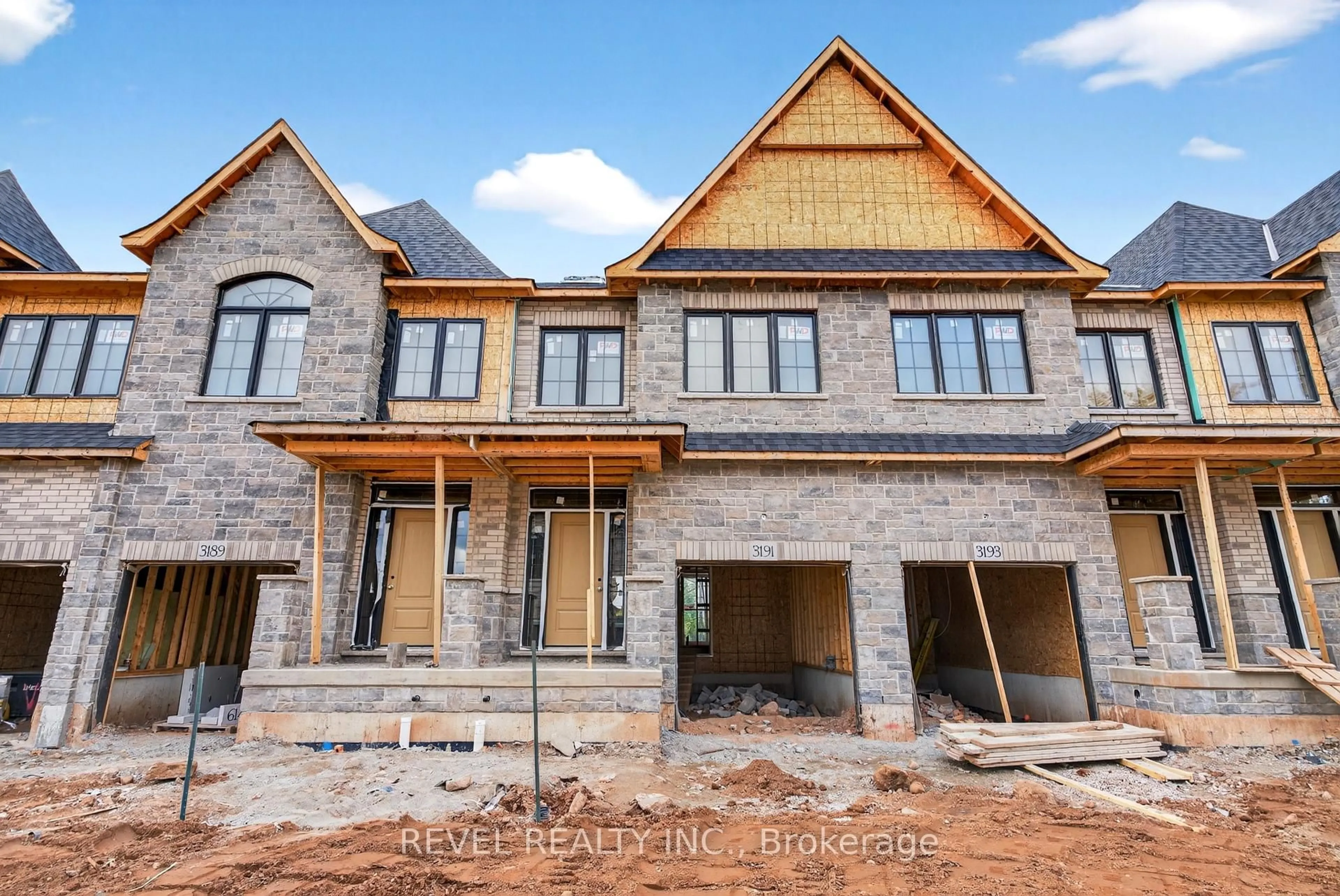 Home with brick exterior material, unknown for 600 Maplehill Dr #9, Burlington Ontario L7N 2W3