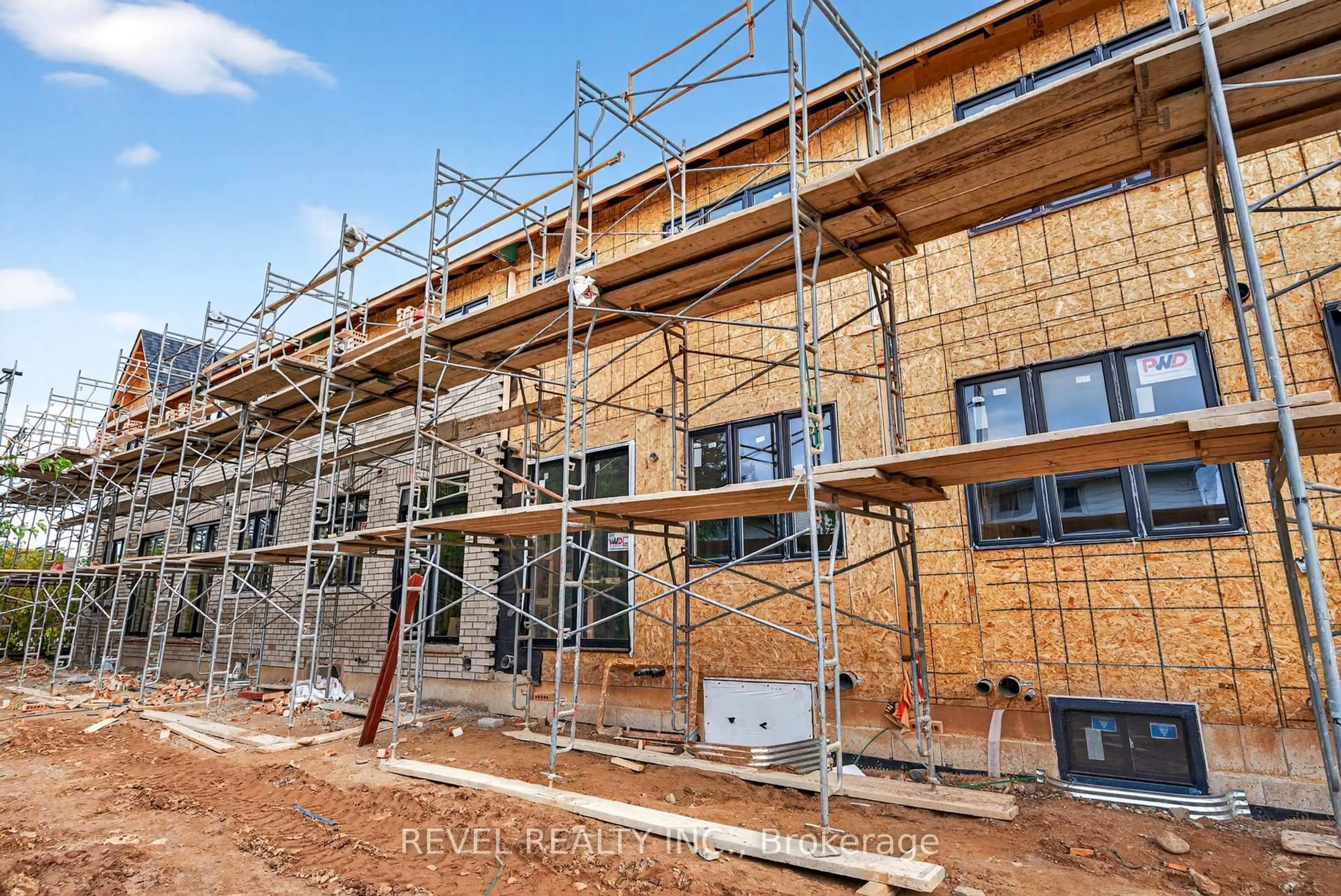 Home with brick exterior material, building for 600 Maplehill Dr #9, Burlington Ontario L7N 2W3