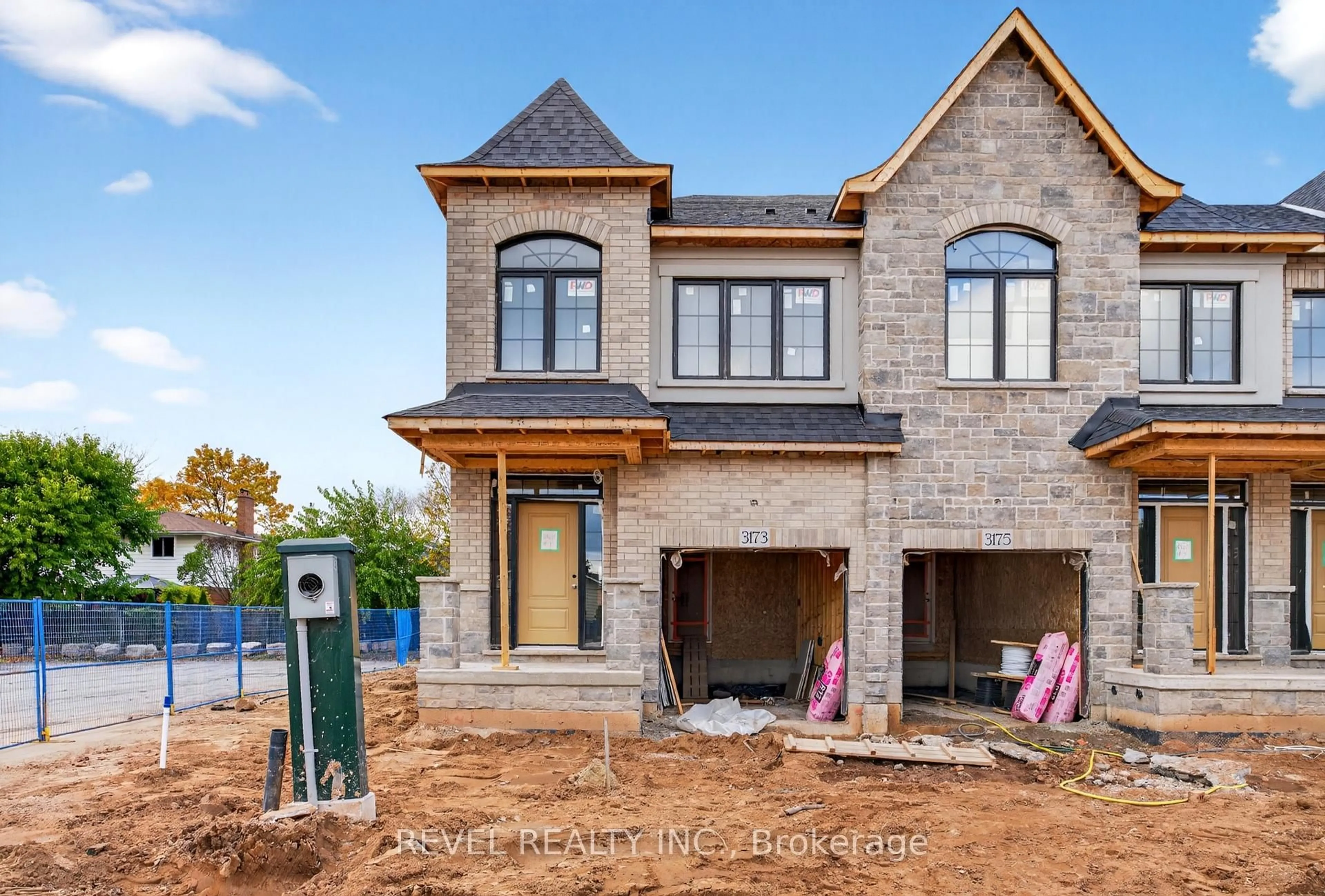 Home with brick exterior material, street for 600 Maplehill Dr #1, Burlington Ontario L7N 2W3