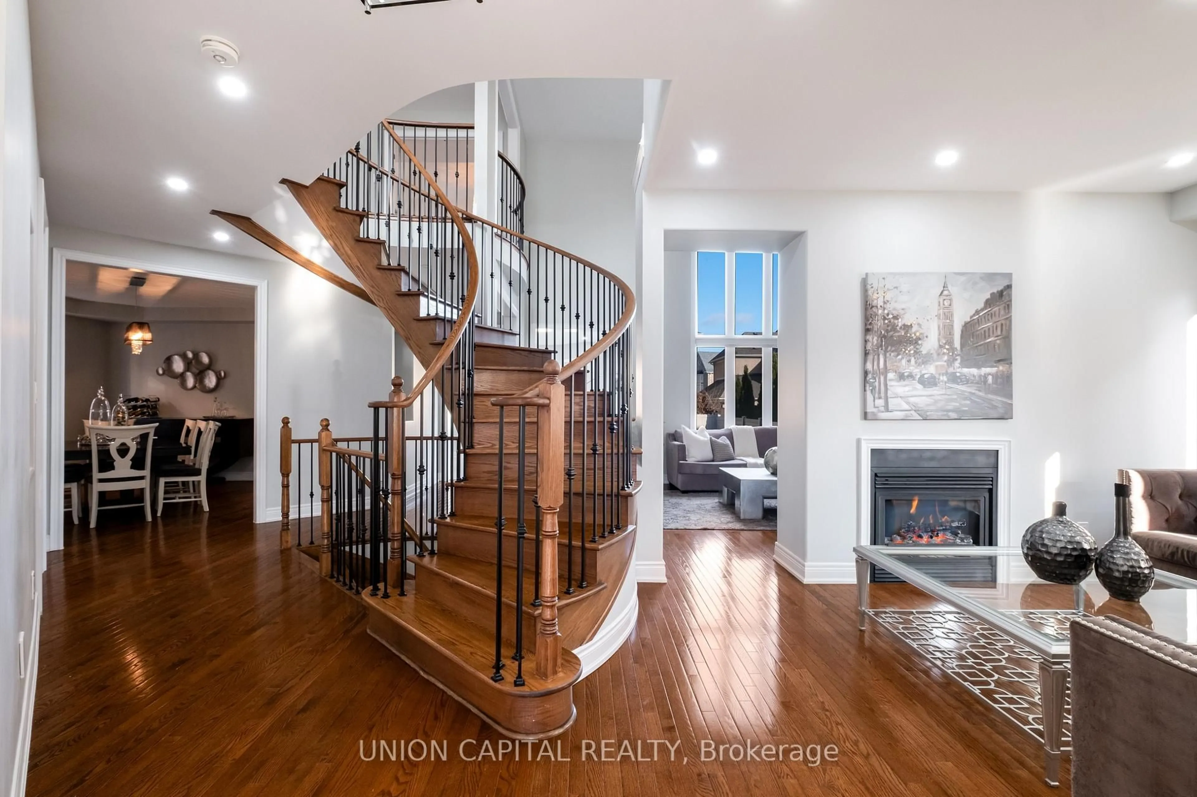 Indoor entryway for 67 Royal West Dr, Brampton Ontario L6X 0Z8