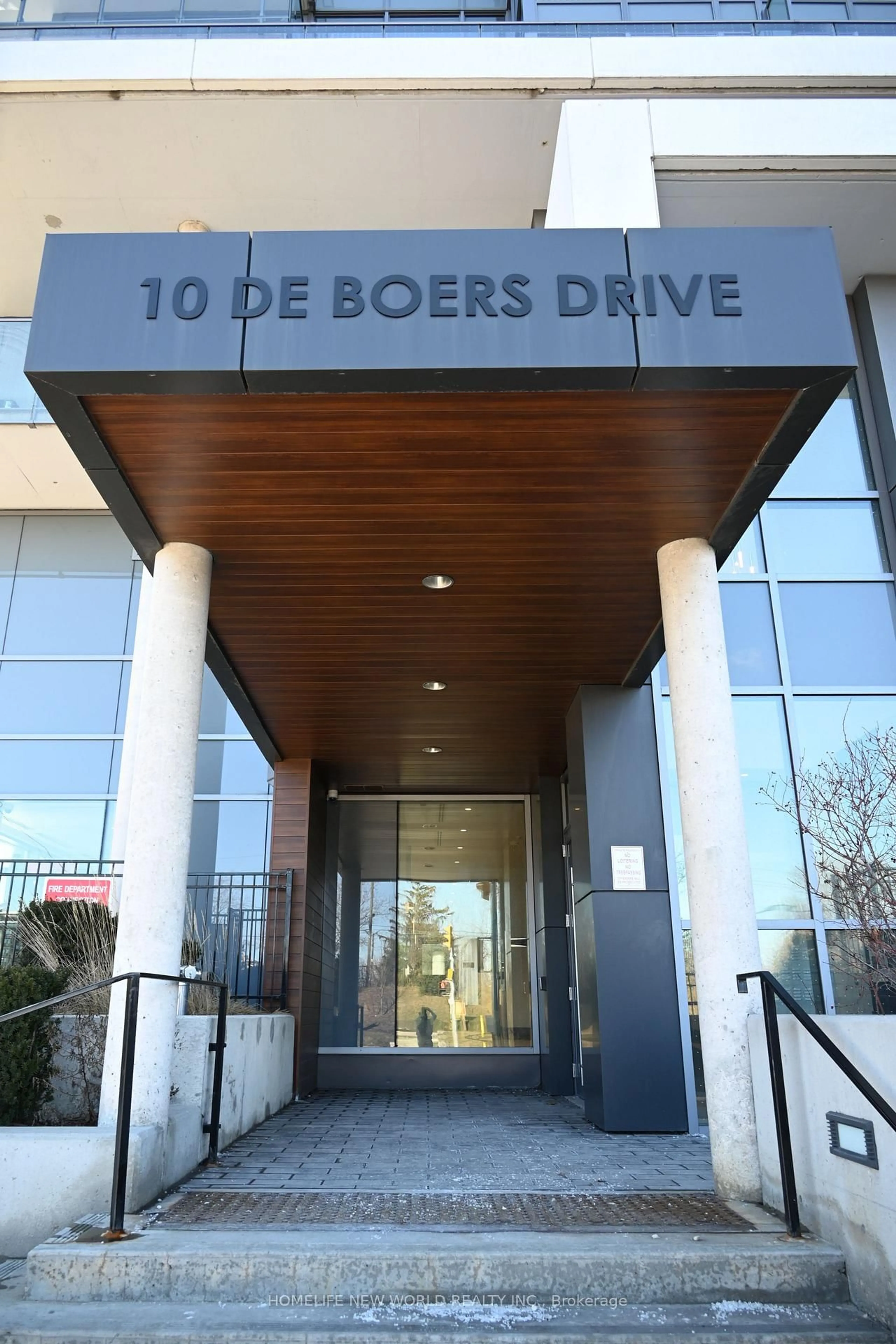 Indoor foyer for 10 De Boers Dr #910, Toronto Ontario M3J 0L6