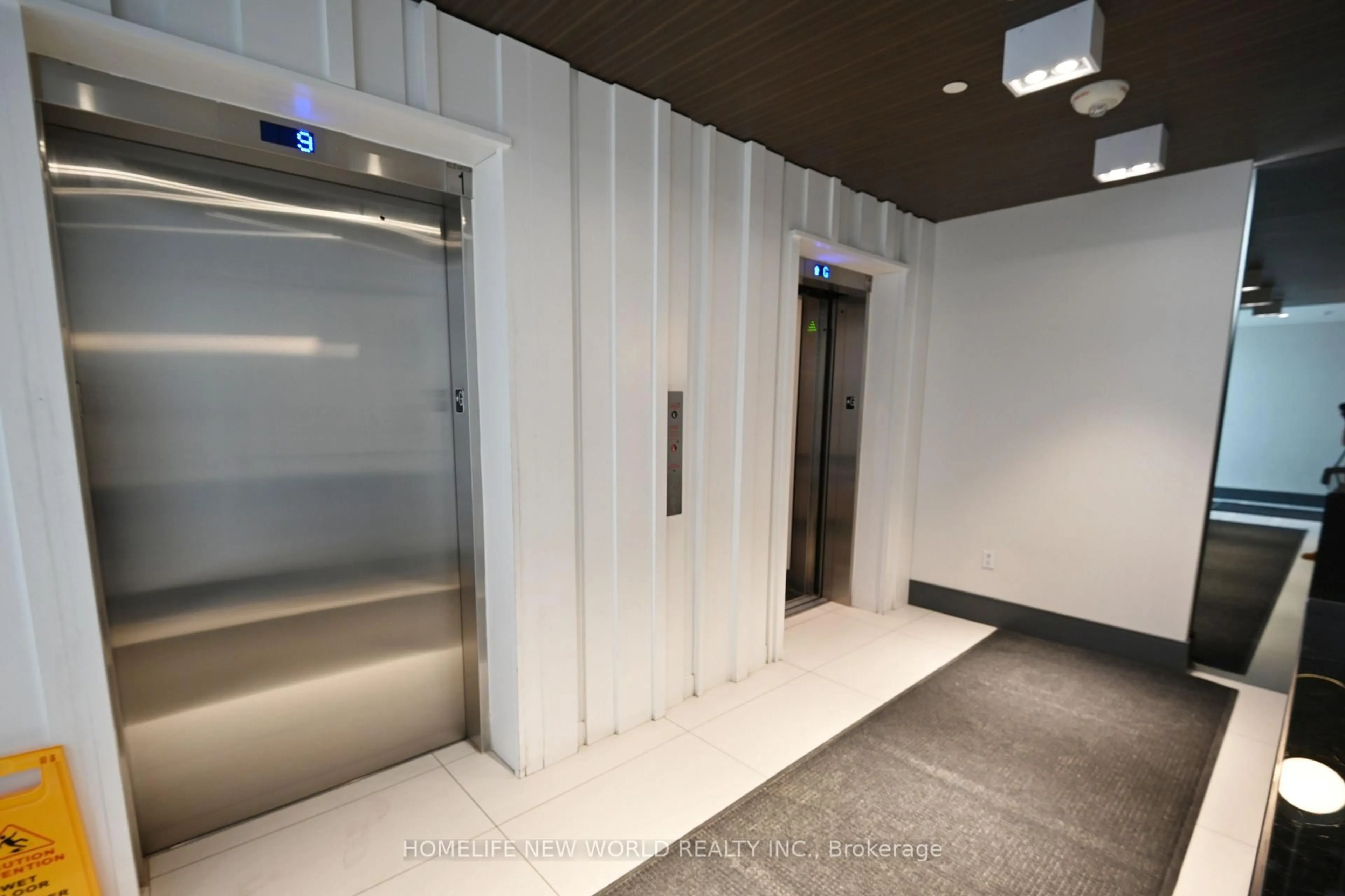 Indoor foyer for 10 De Boers Dr #910, Toronto Ontario M3J 0L6