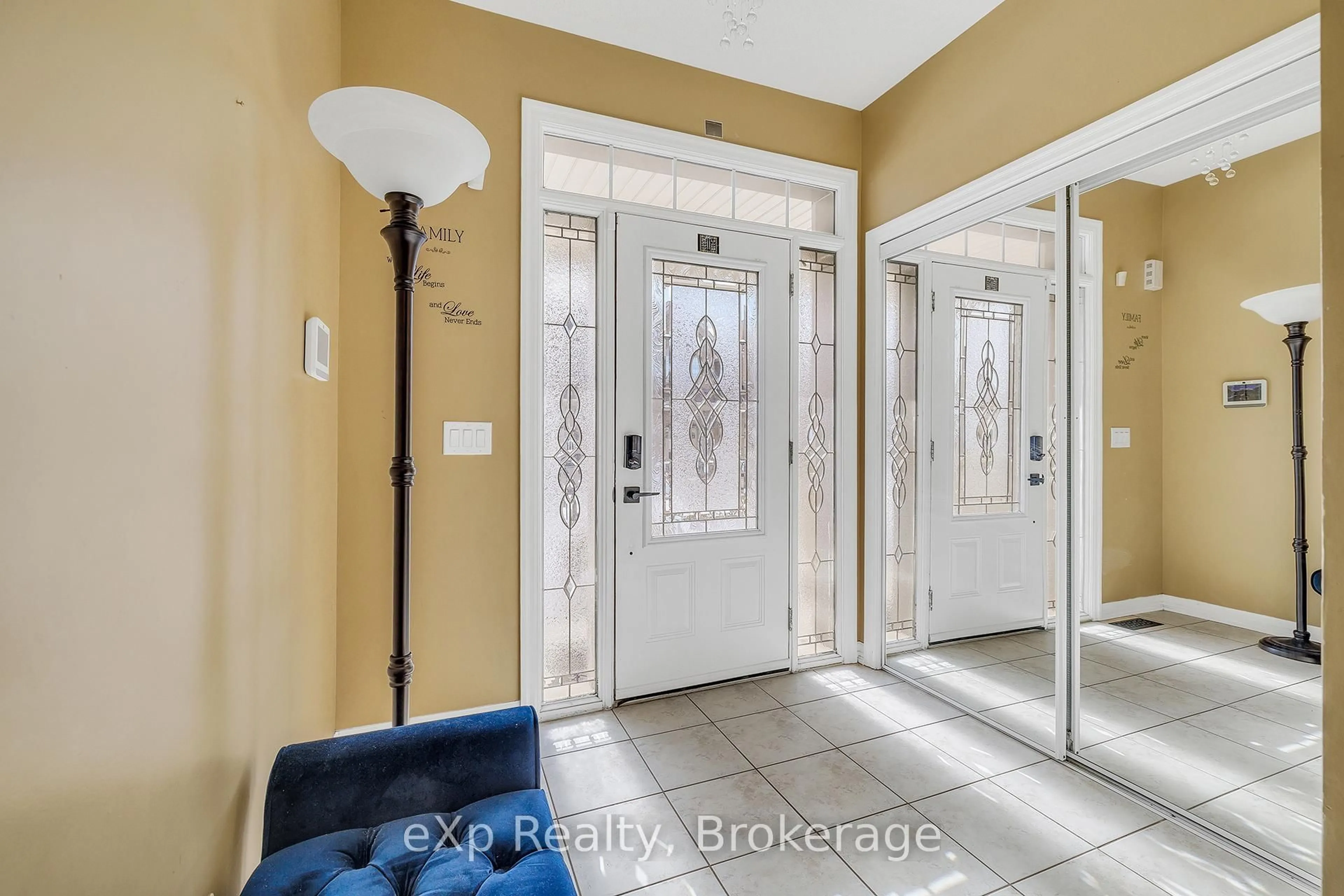 Indoor entryway for 115 Holloway Terr, Milton Ontario L9T 0R6