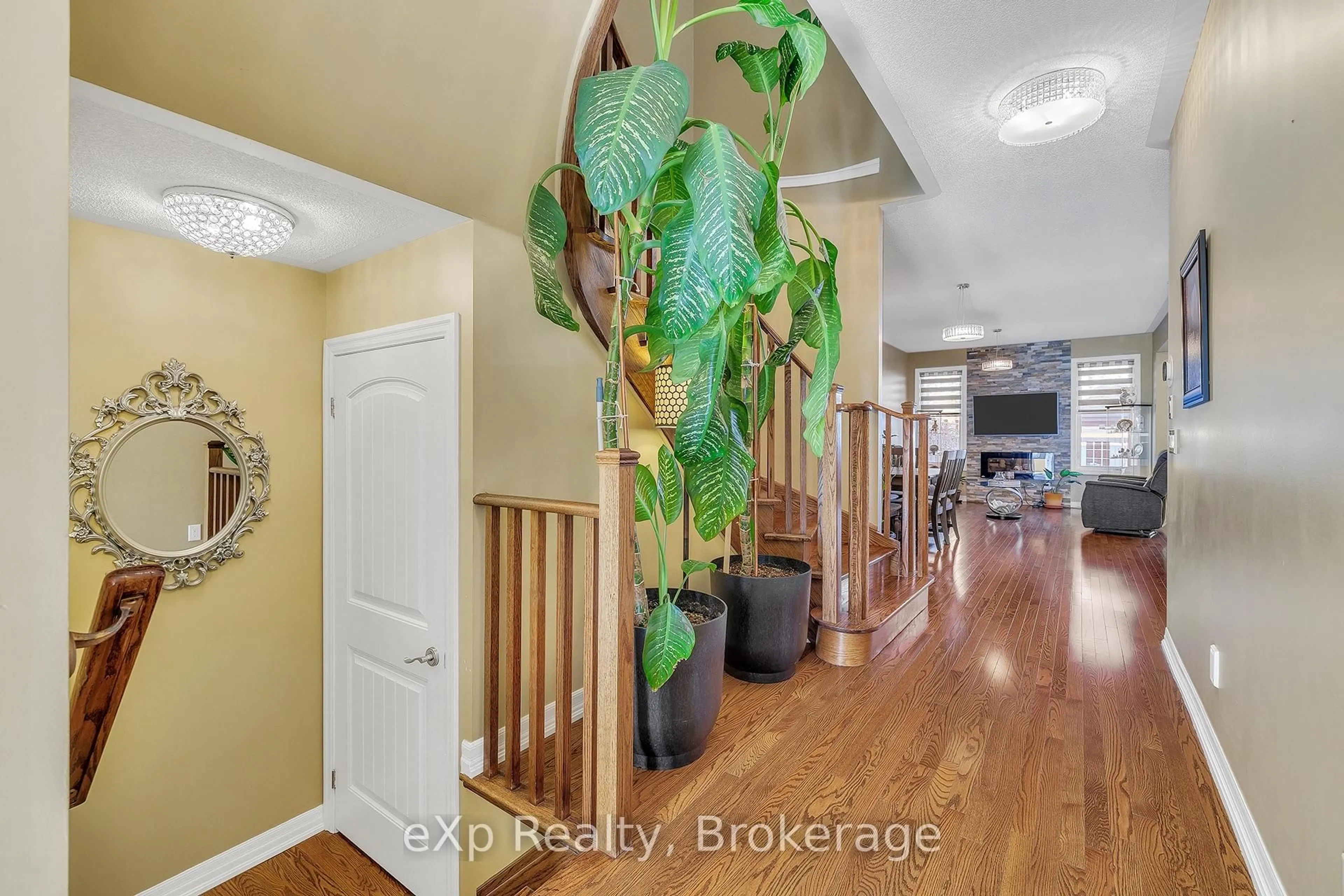 Indoor entryway for 115 Holloway Terr, Milton Ontario L9T 0R6