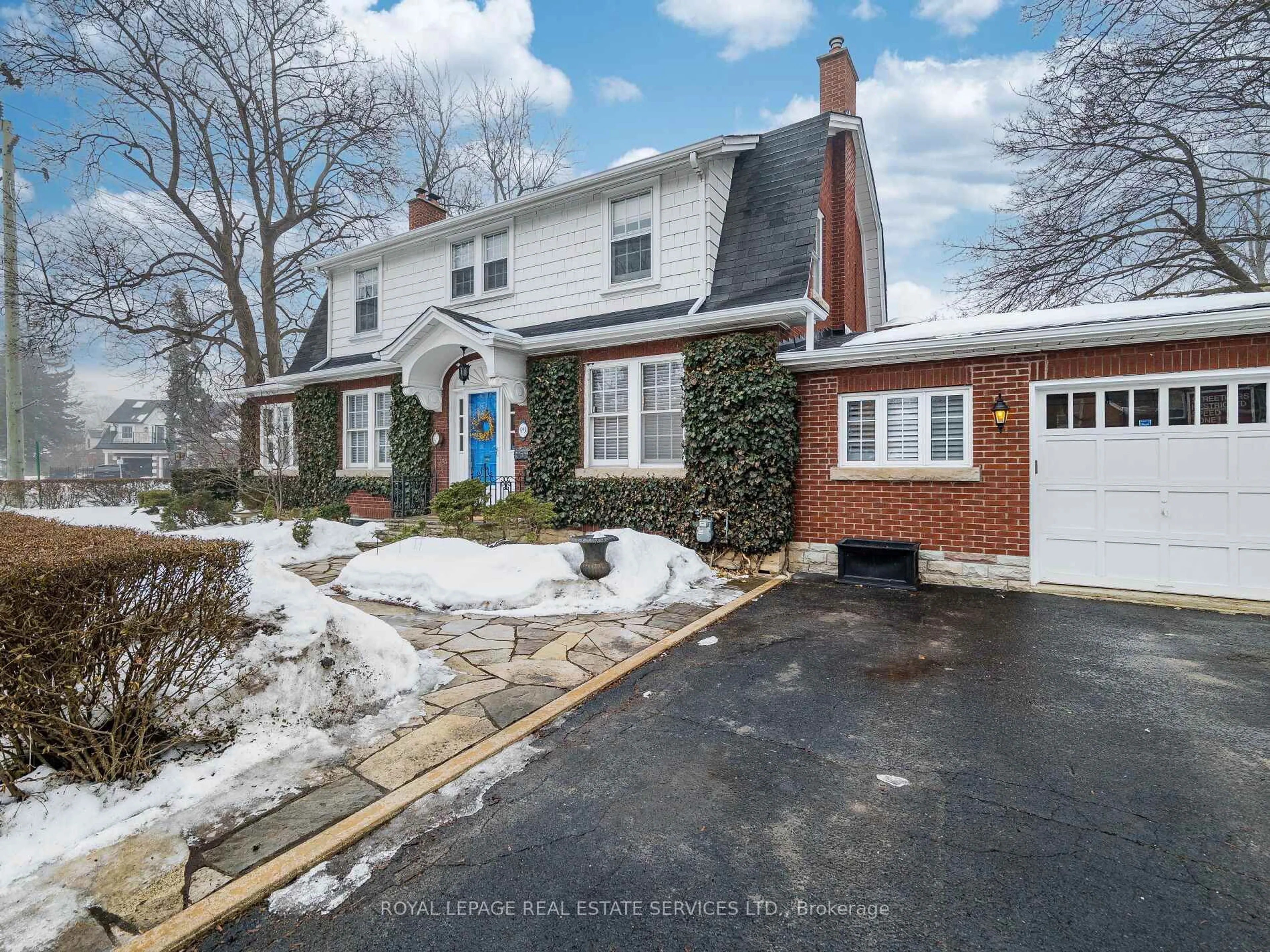 Home with brick exterior material, street for 99 Elizabeth St, Brampton Ontario L6Y 1R4