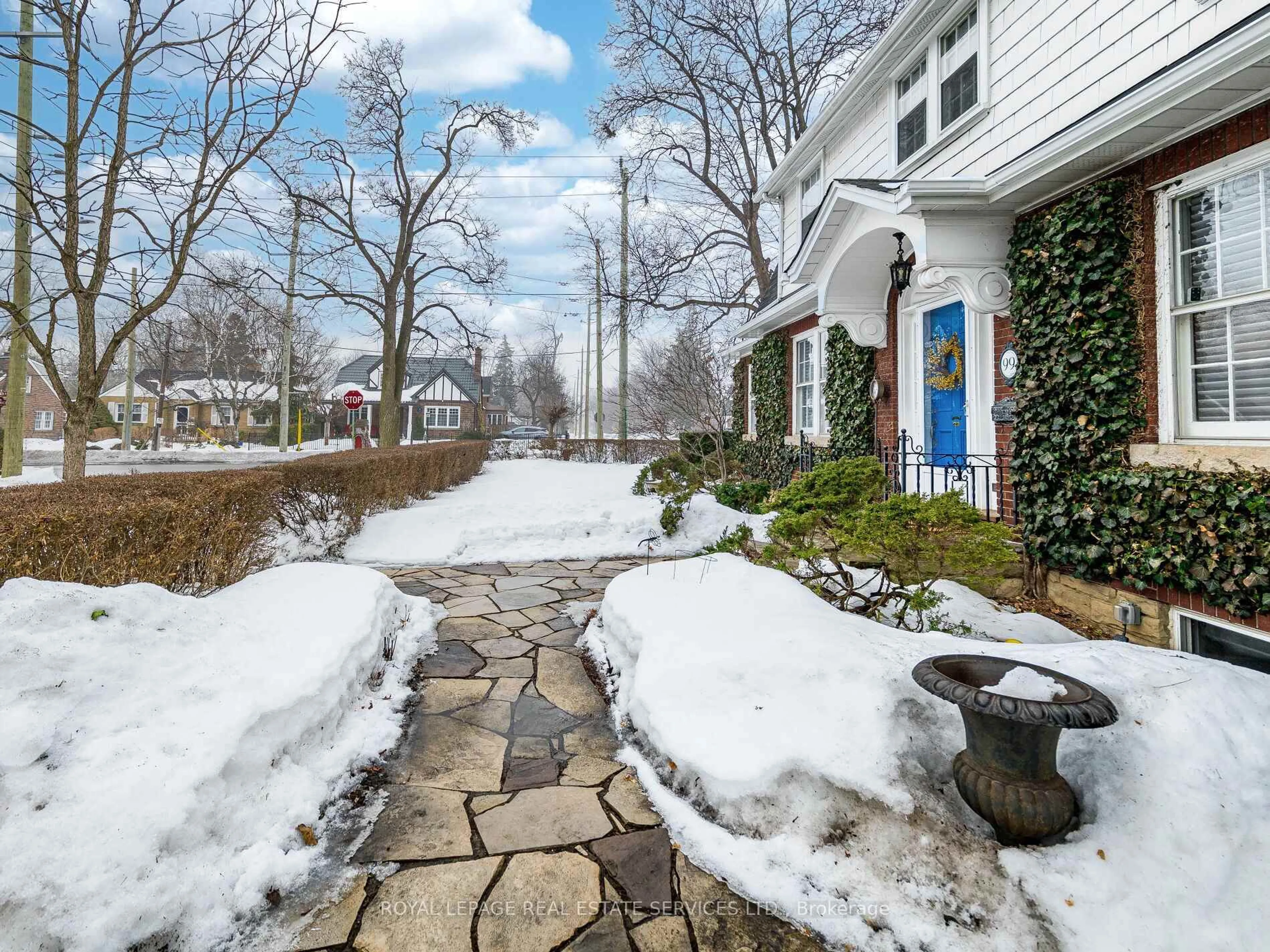 Patio, street for 99 Elizabeth St, Brampton Ontario L6Y 1R4