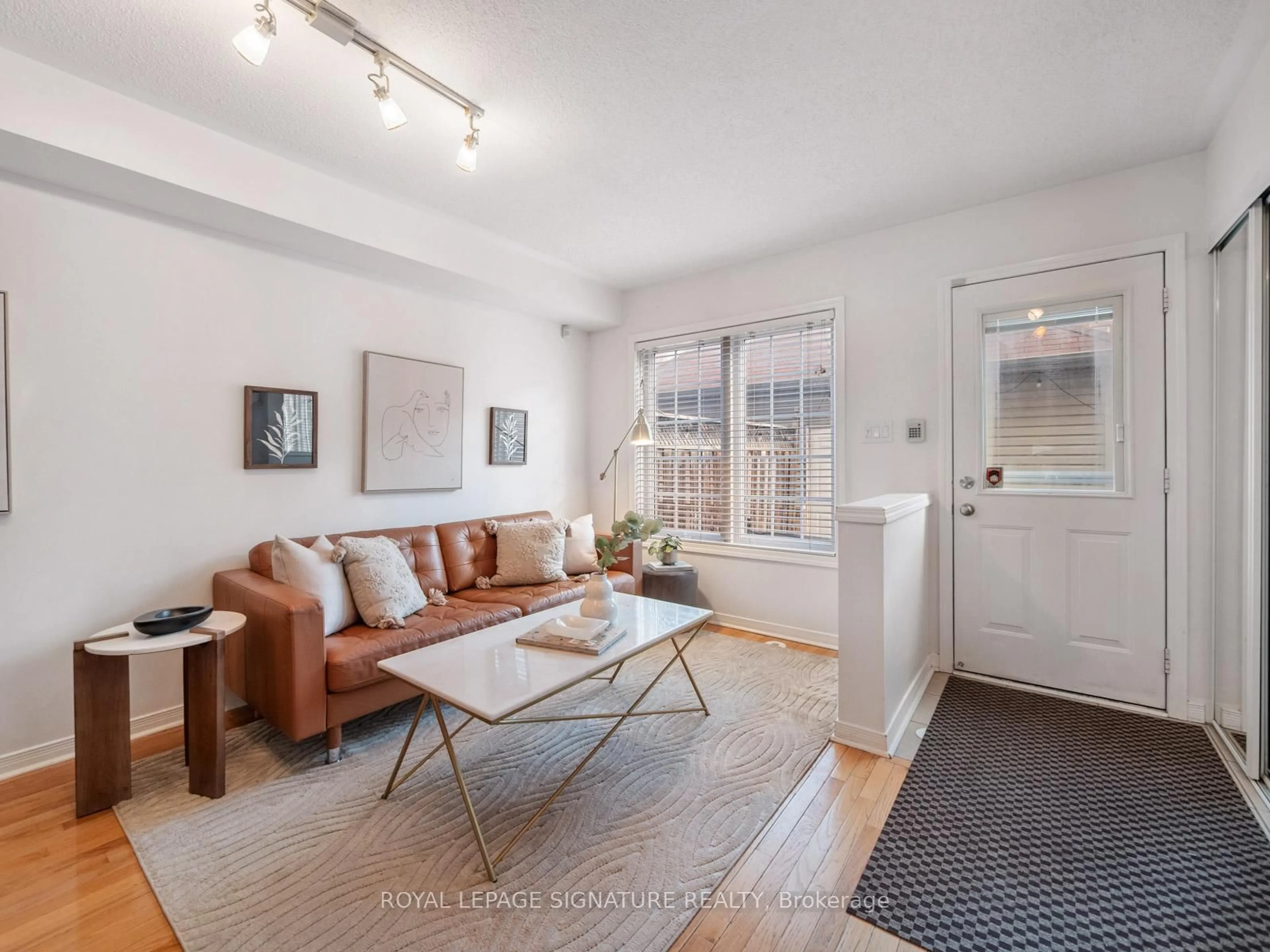 Living room with furniture, unknown for 985 Roselawn Ave, Toronto Ontario M6B 4M9