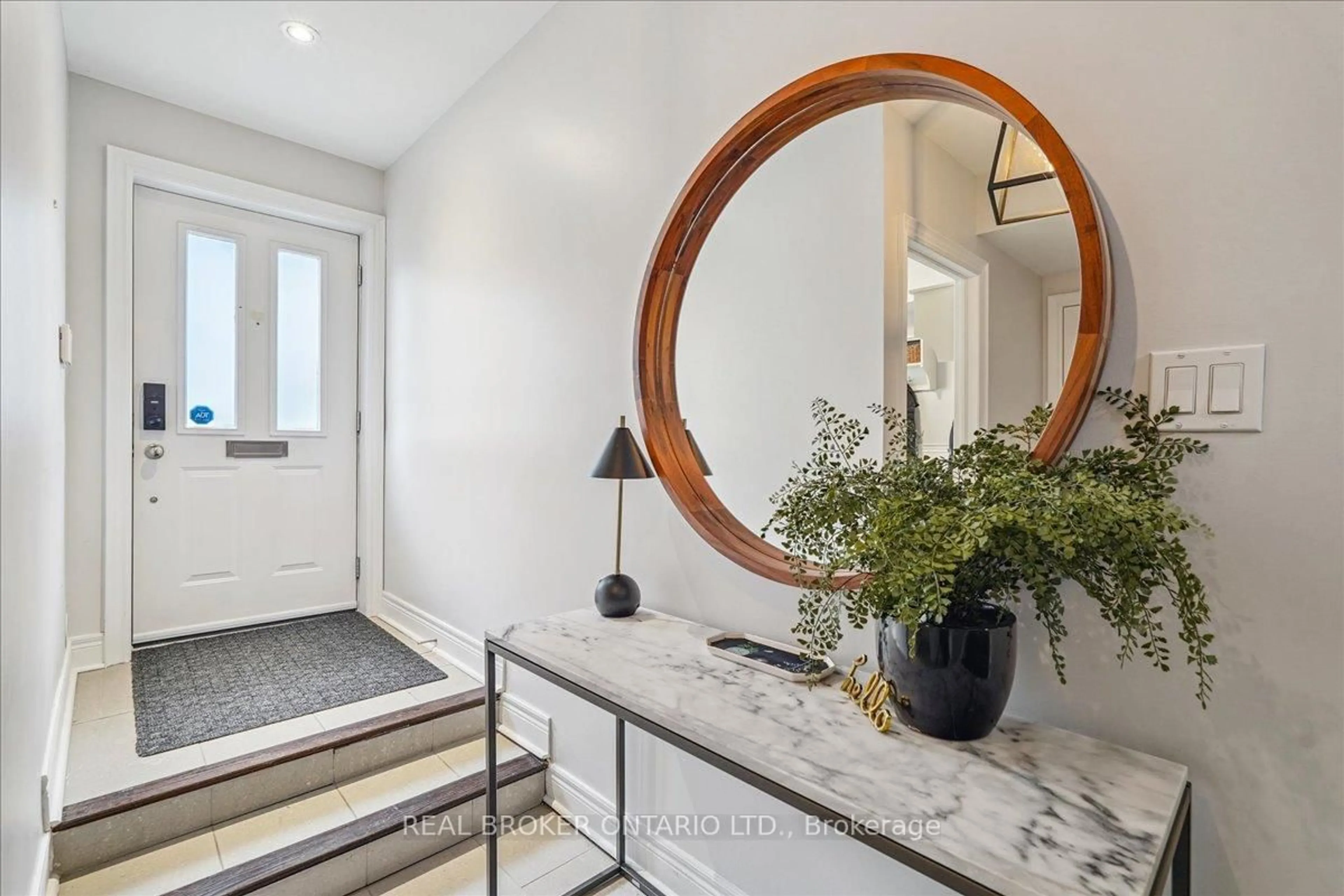 Indoor entryway for 25 Ruby Lang Lane, Toronto Ontario M8Z 0B8