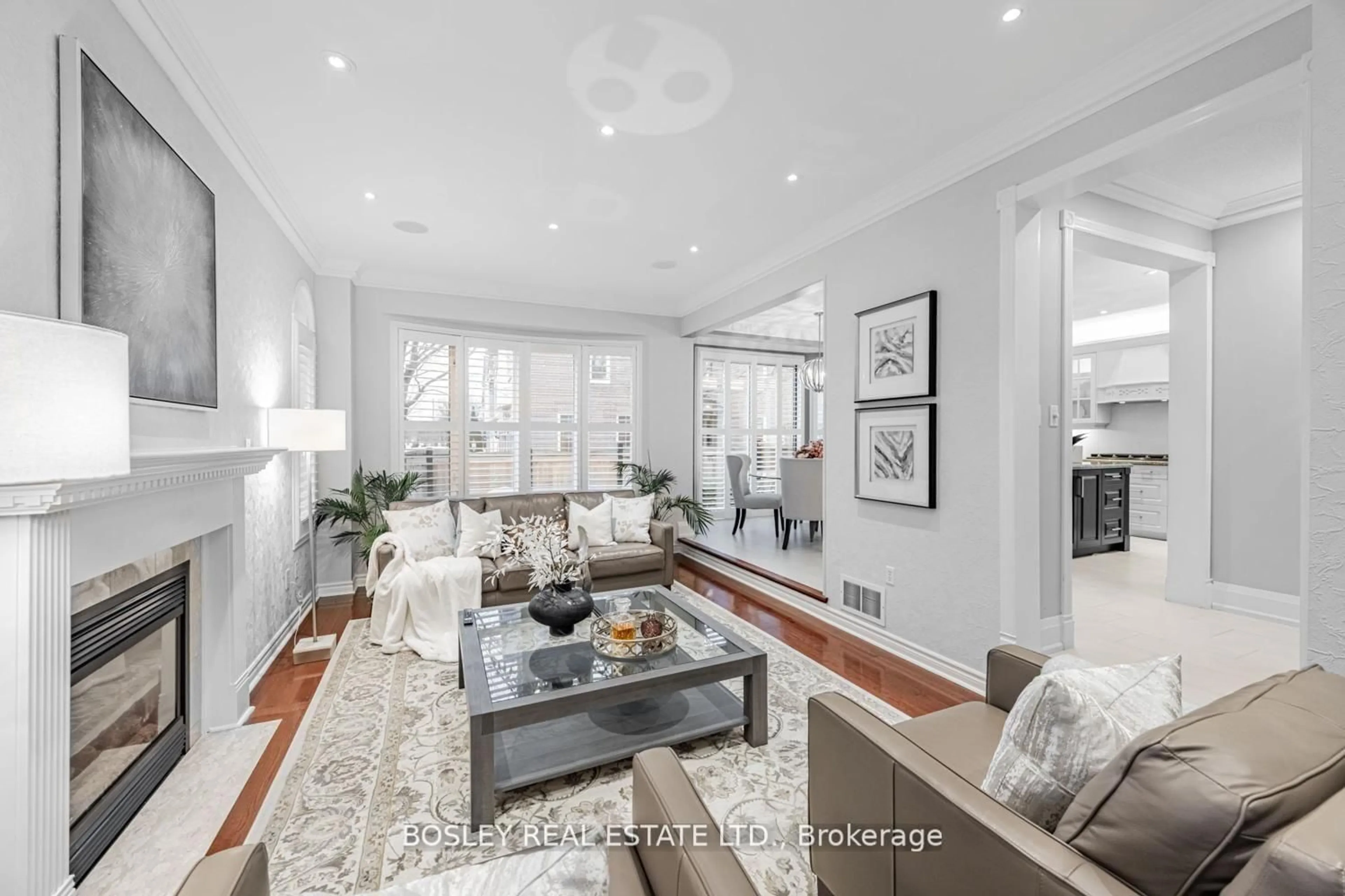 Living room with furniture, unknown for 6358 Lisgar Dr, Mississauga Ontario L5N 7W1