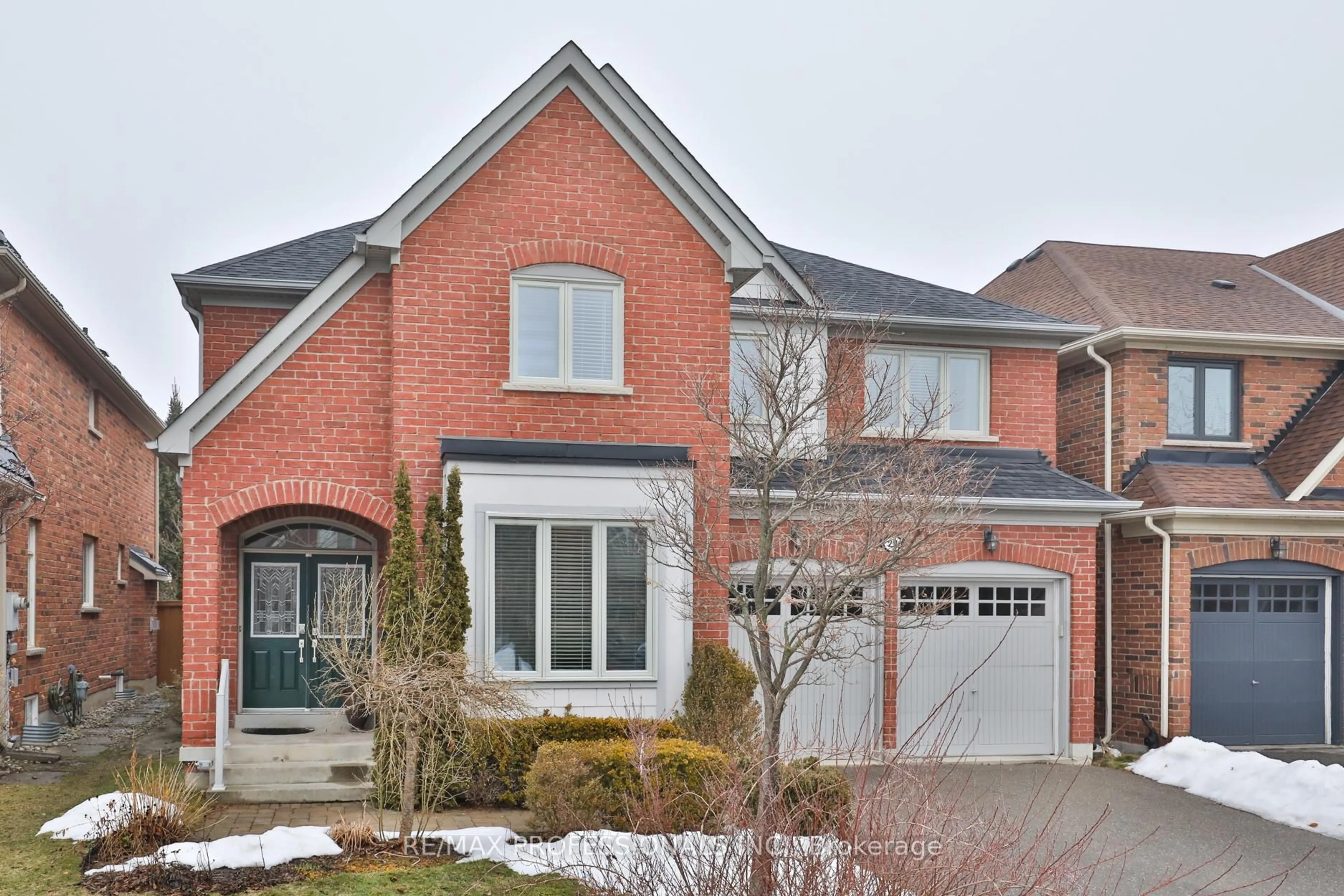 Home with brick exterior material, street for 29 Callisto Crt, Mississauga Ontario L5M 0A1