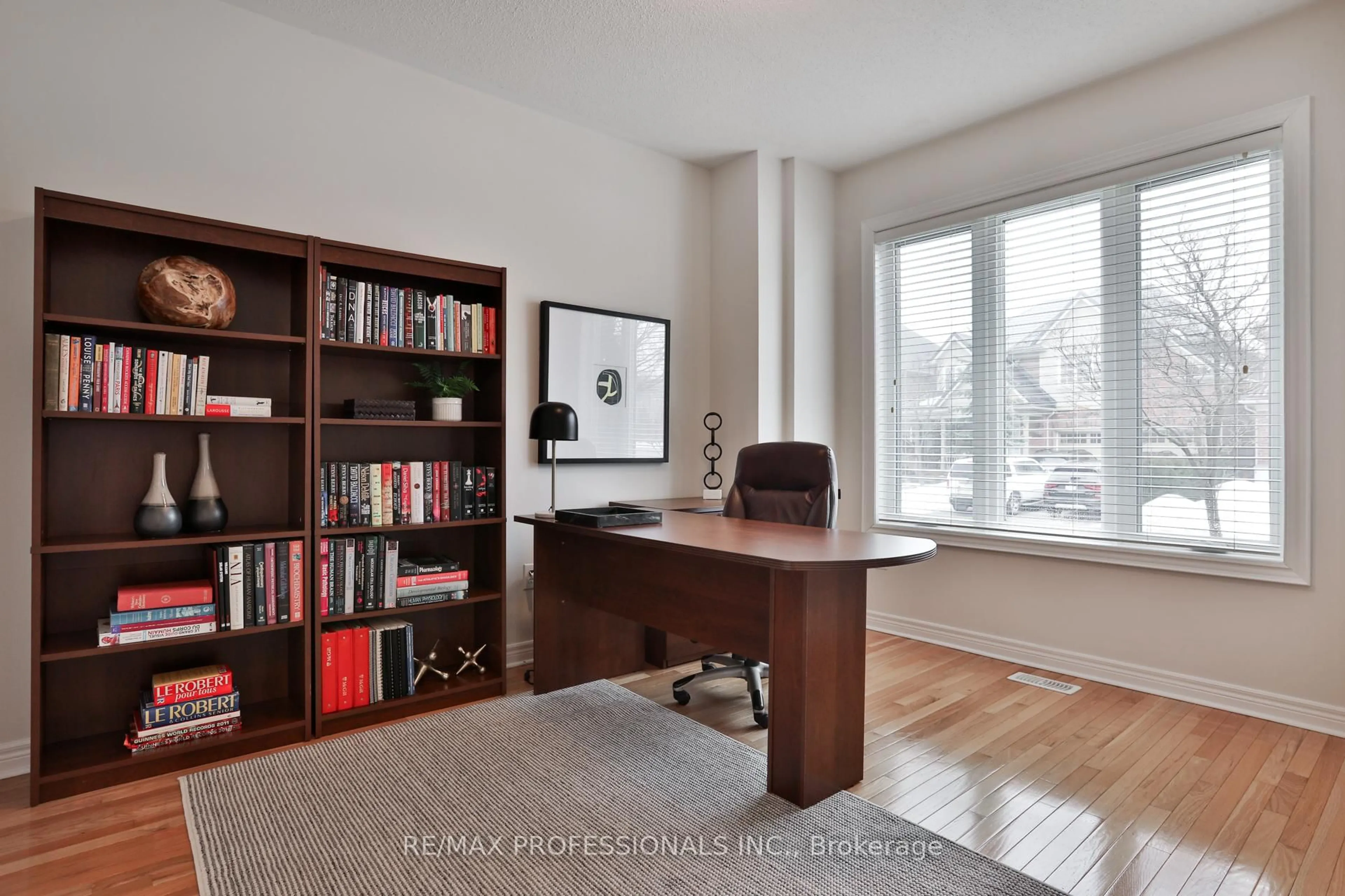 A pic of a room for 29 Callisto Crt, Mississauga Ontario L5M 0A1