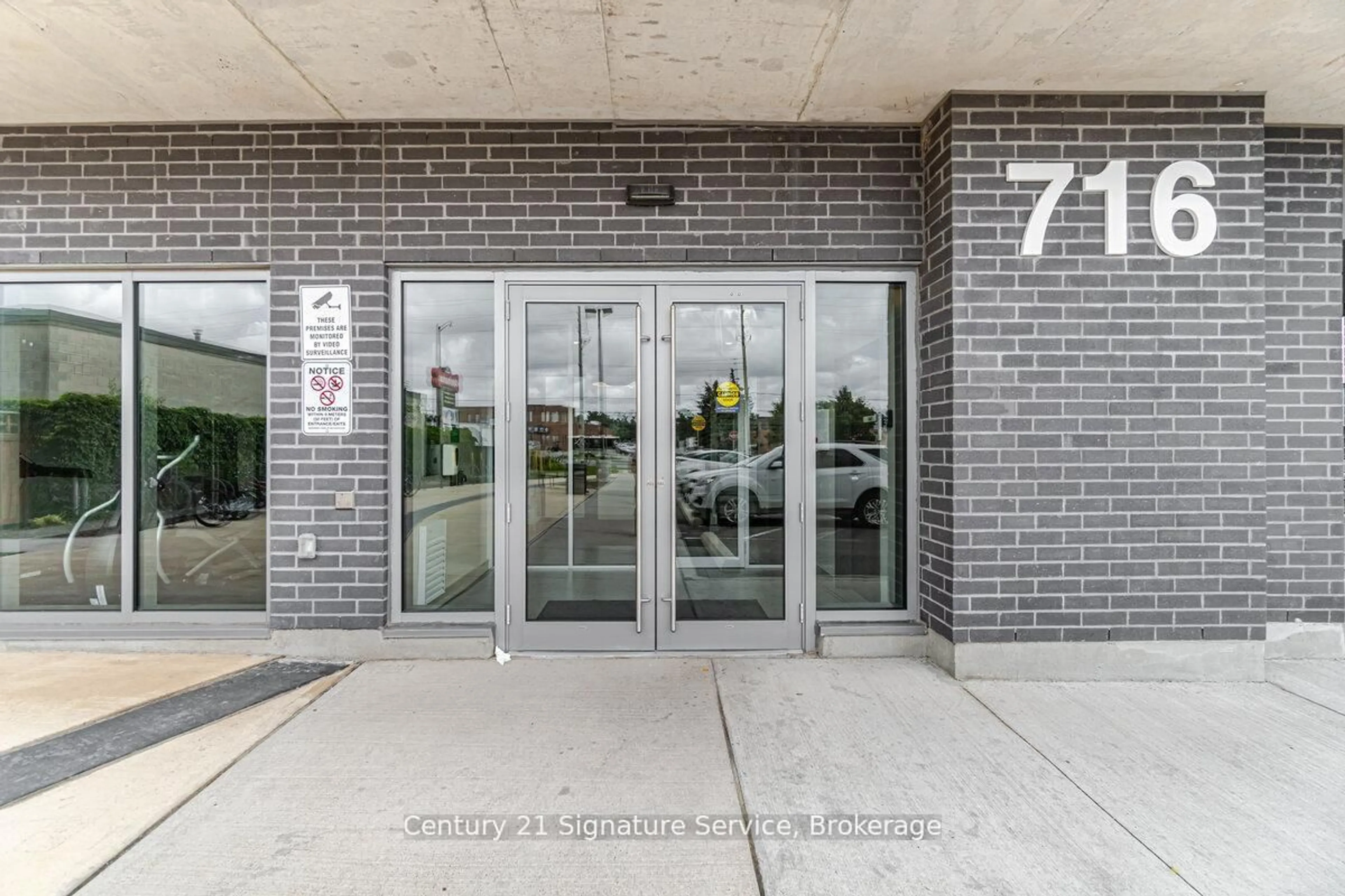 Indoor foyer for 716 Main St #911, Milton Ontario L9T 3P6