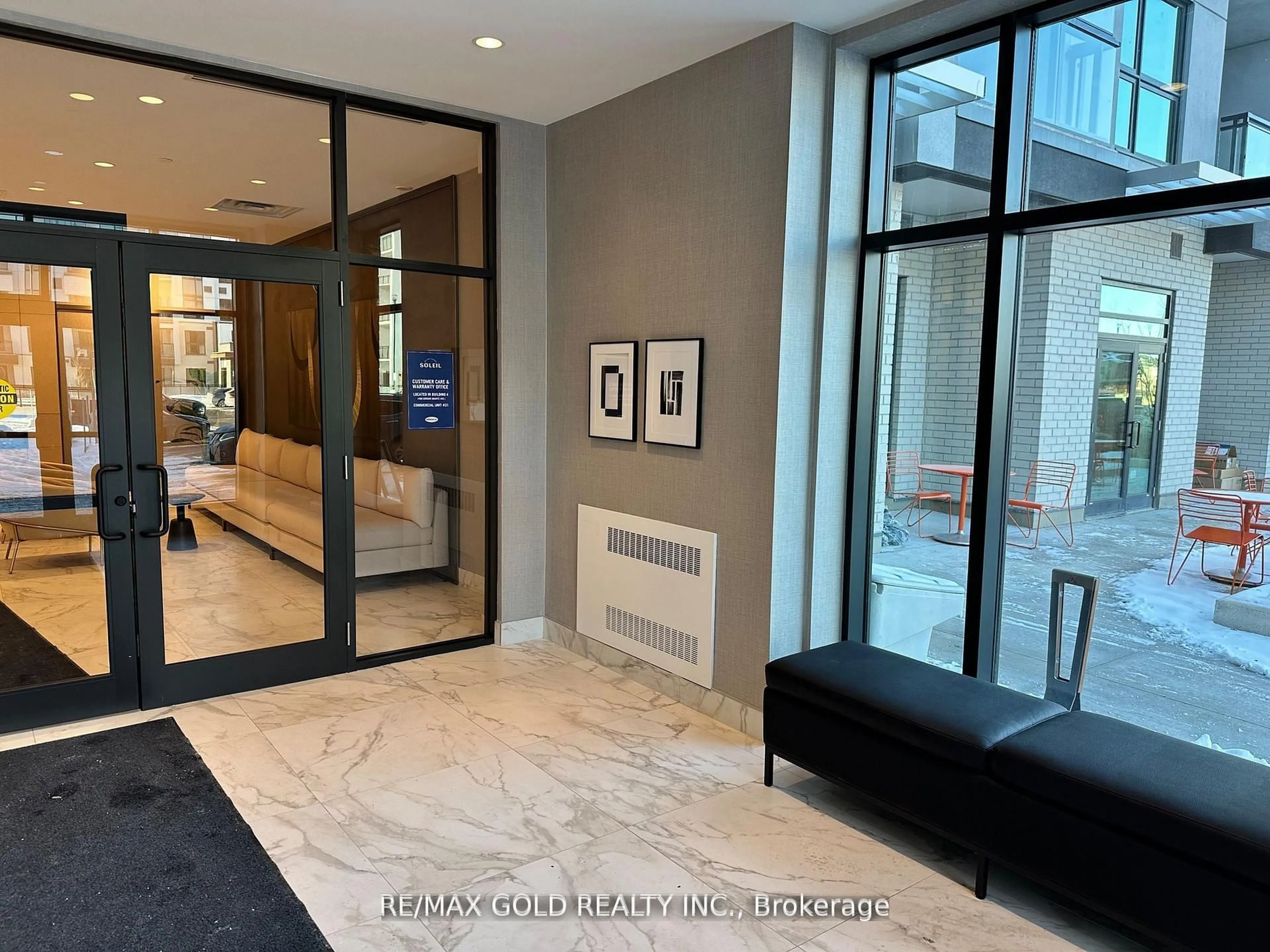 Indoor foyer for 490 Gordon Krantz Ave #423, Milton Ontario L9E 1Z5