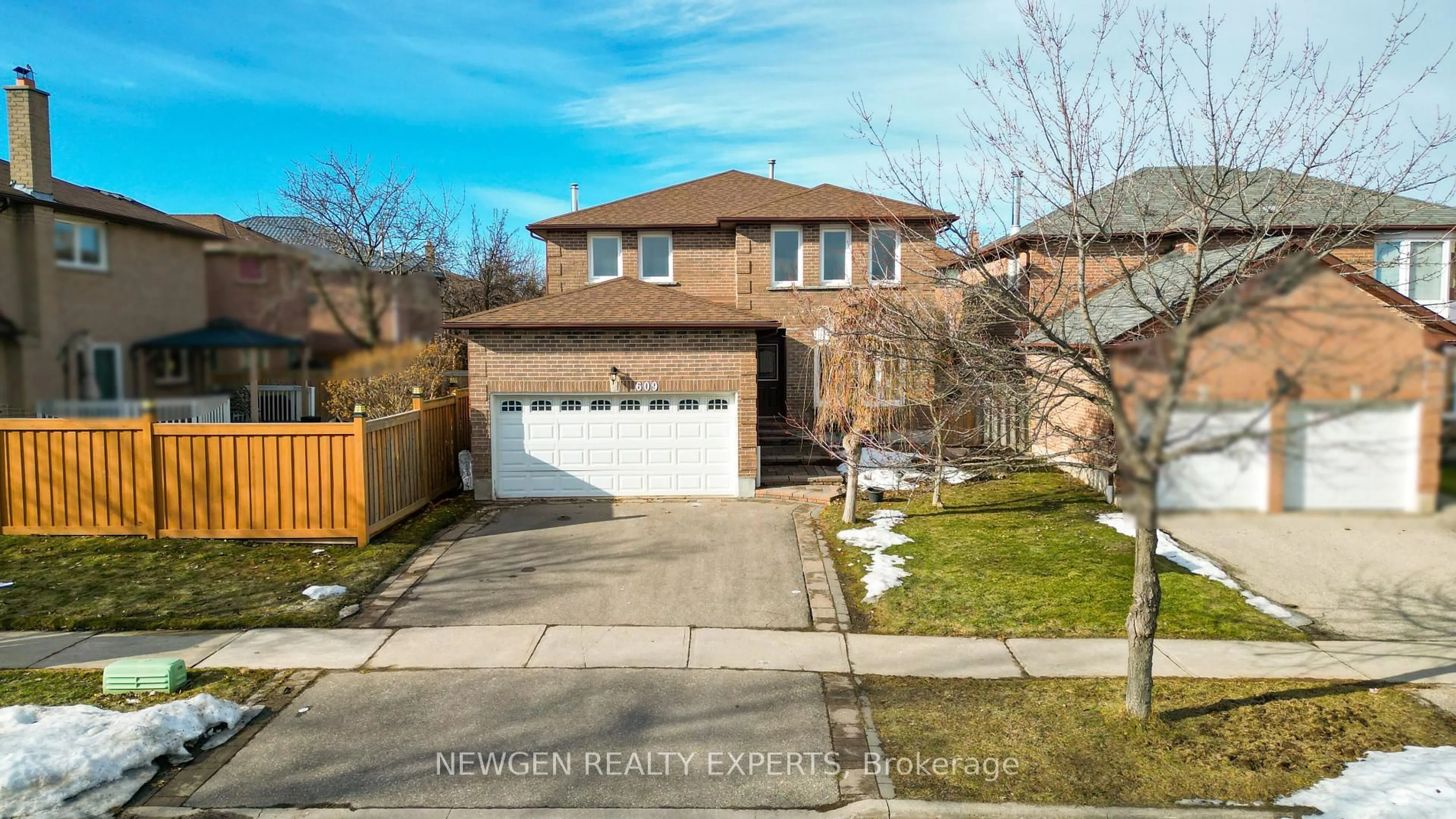 Home with brick exterior material, street for 609 Yorkminster Cres, Mississauga Ontario L5R 2A1