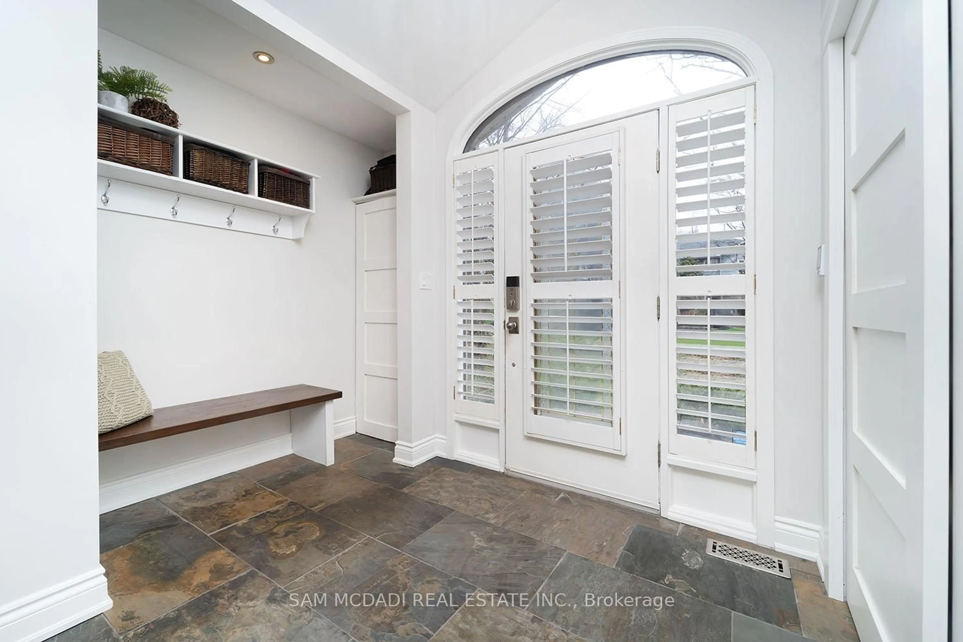 Indoor entryway for 388 Ash Rd, Oakville Ontario L6J 4P7