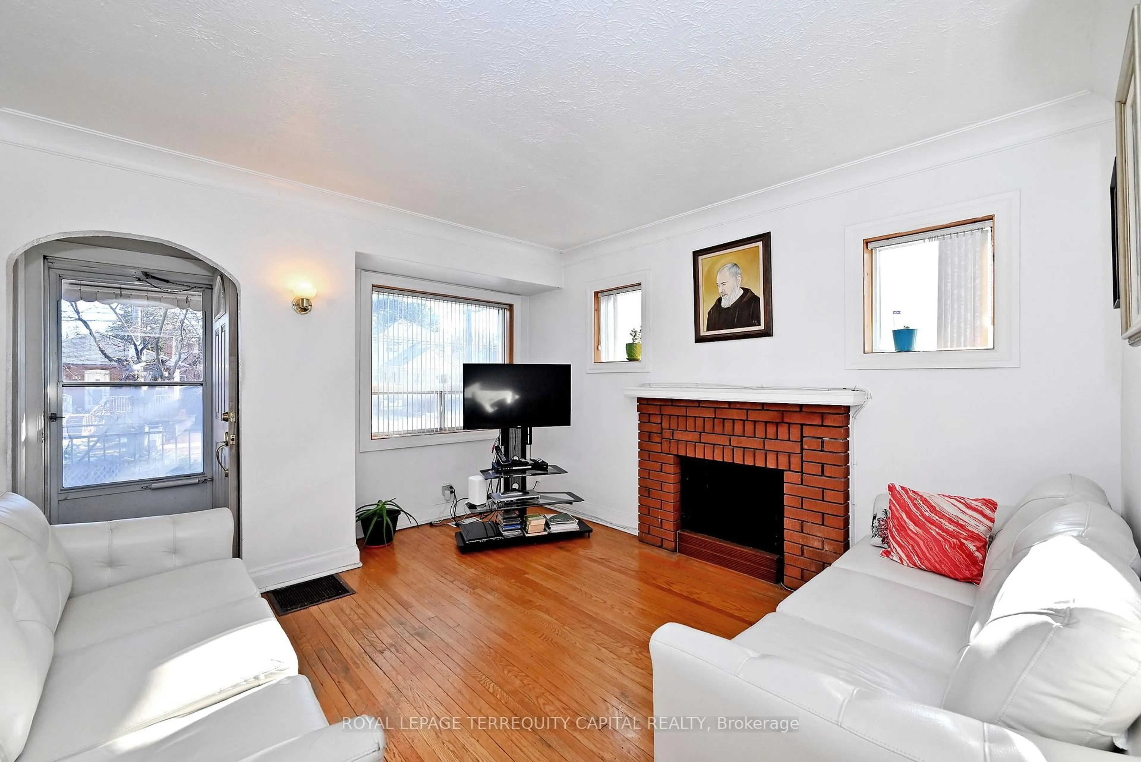 Living room with furniture, wood/laminate floor for 232 Church St, Toronto Ontario M9N 1P1