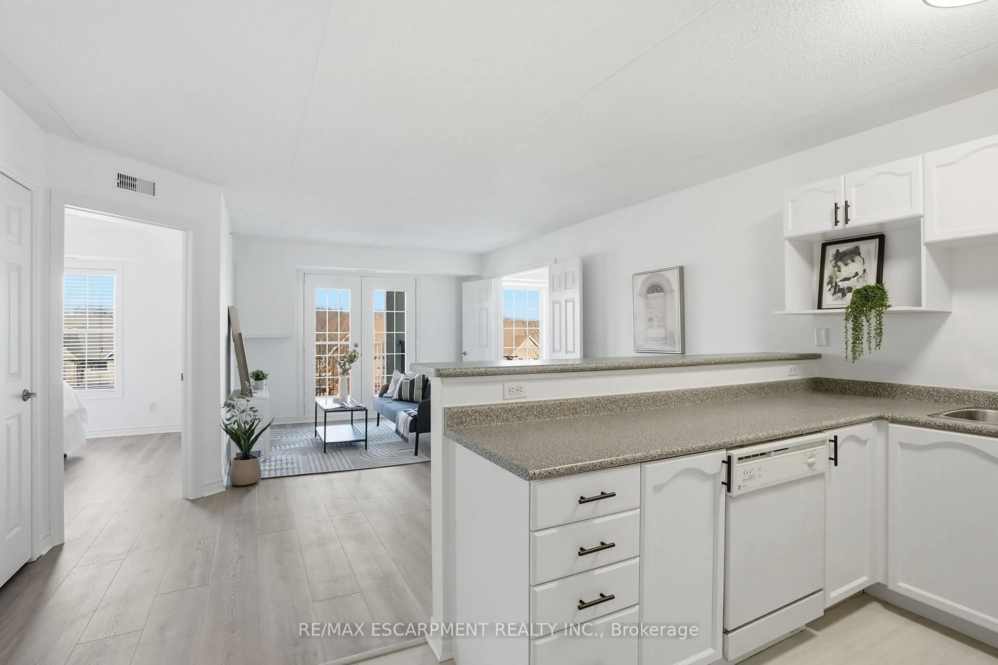 Open concept kitchen, unknown for 1431 Walkers Line #309, Burlington Ontario L7M 4P3