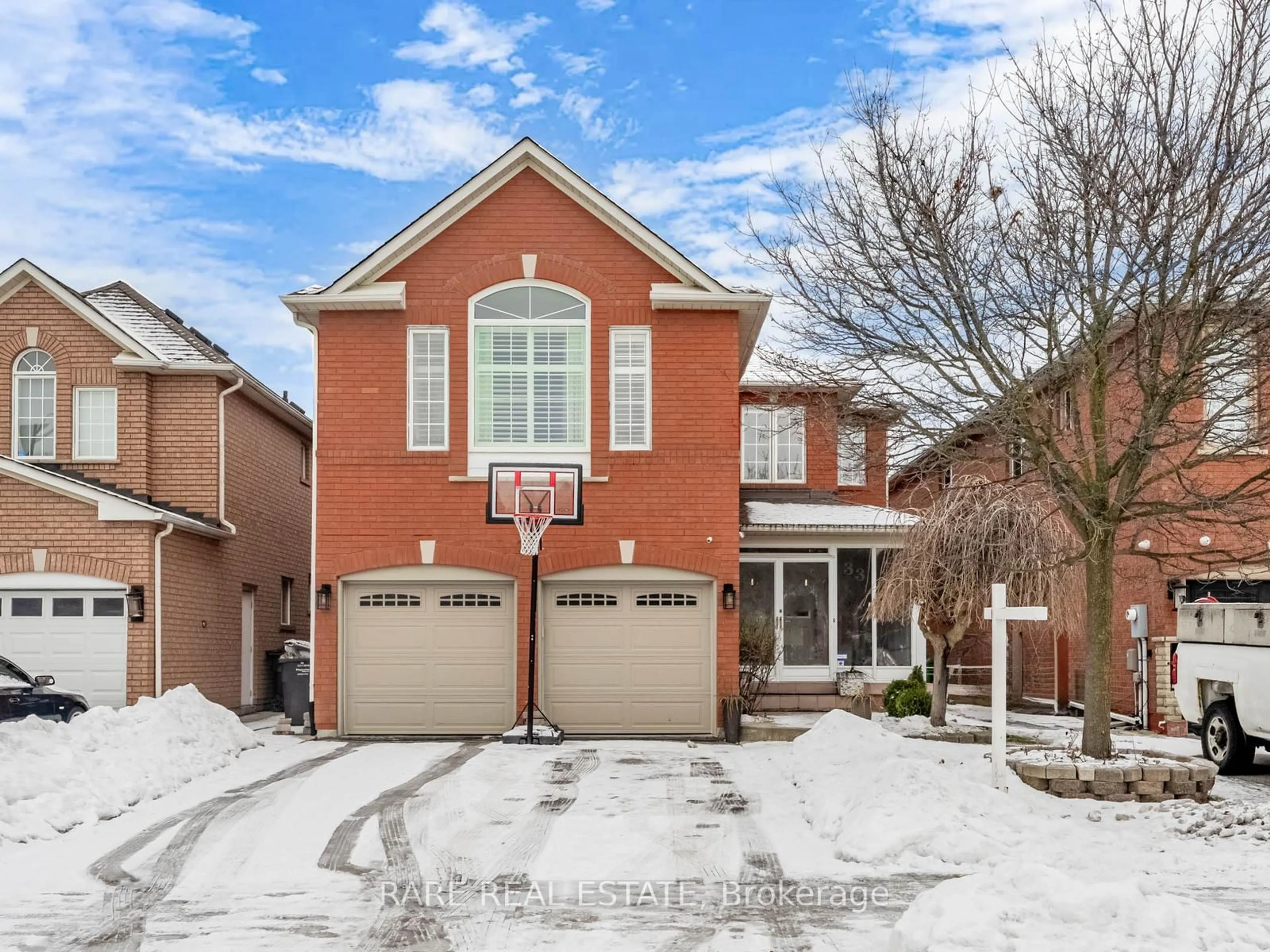 Home with brick exterior material, street for 33 SOUTHBEND Dr, Brampton Ontario L7A 1K5
