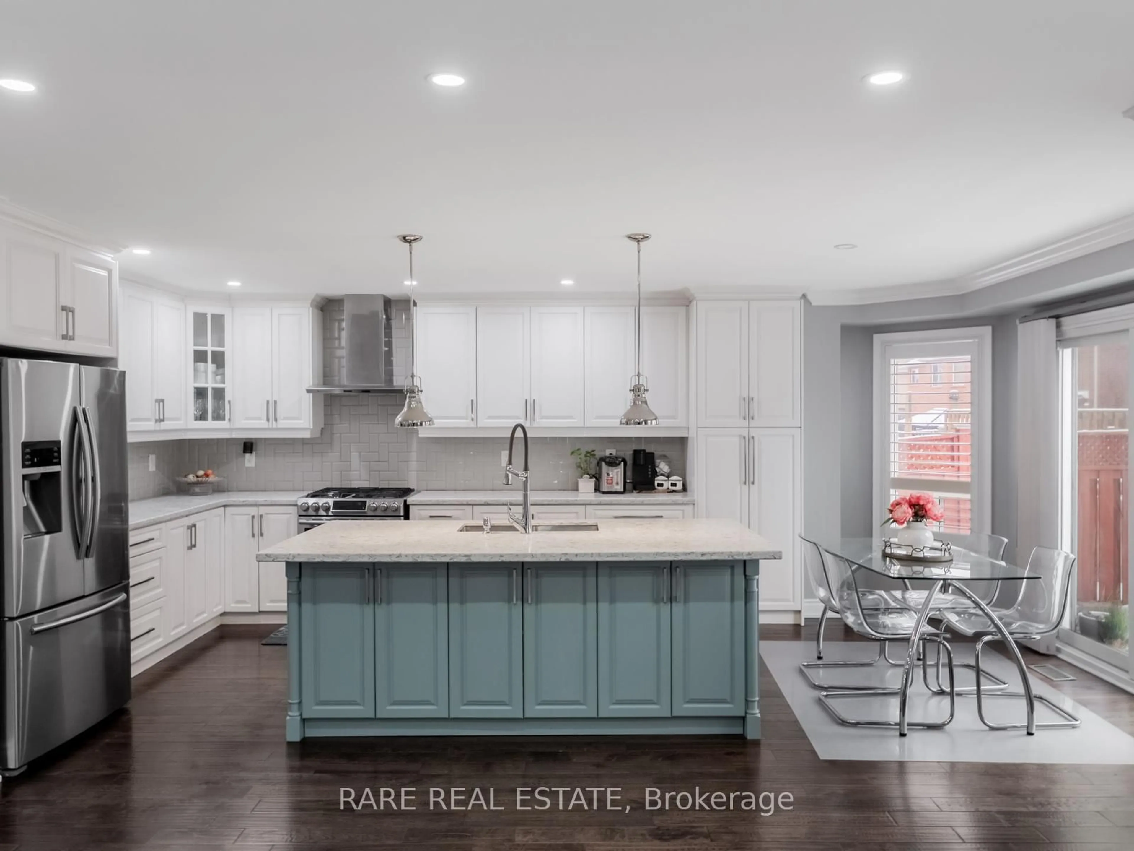 Open concept kitchen, ceramic/tile floor for 33 SOUTHBEND Dr, Brampton Ontario L7A 1K5