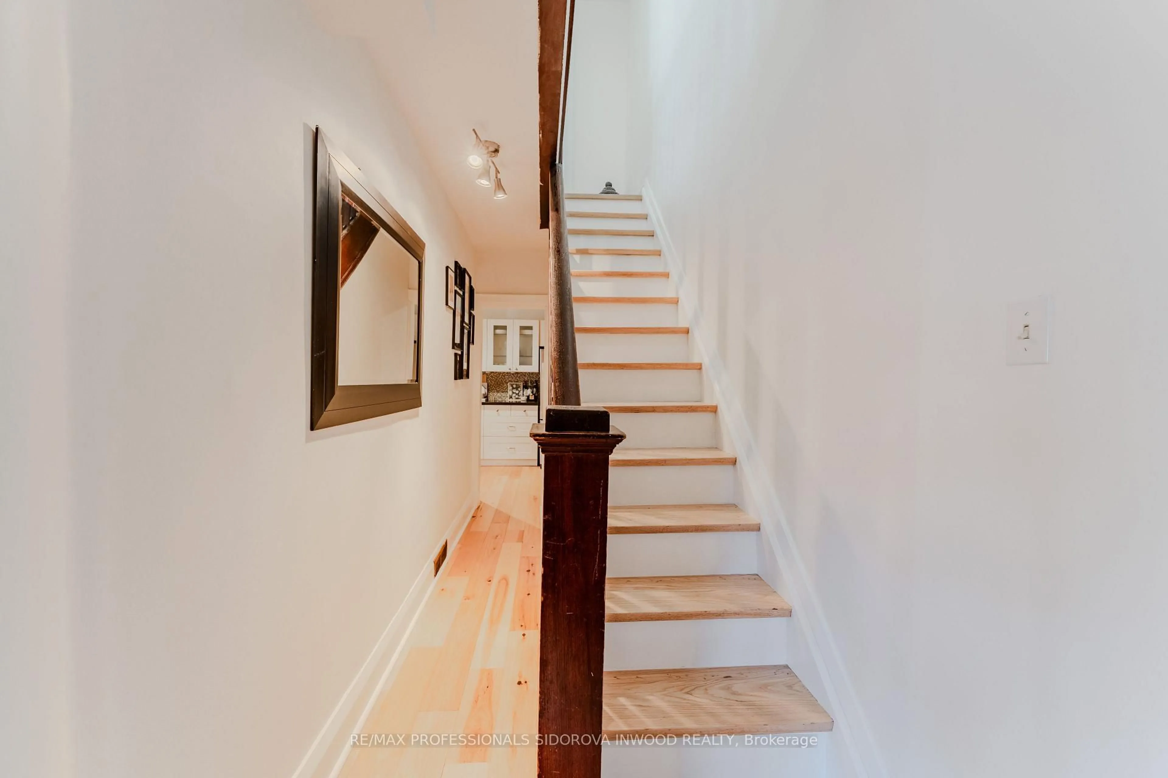 Stairs for 477 Jane St, Toronto Ontario M6S 4A1