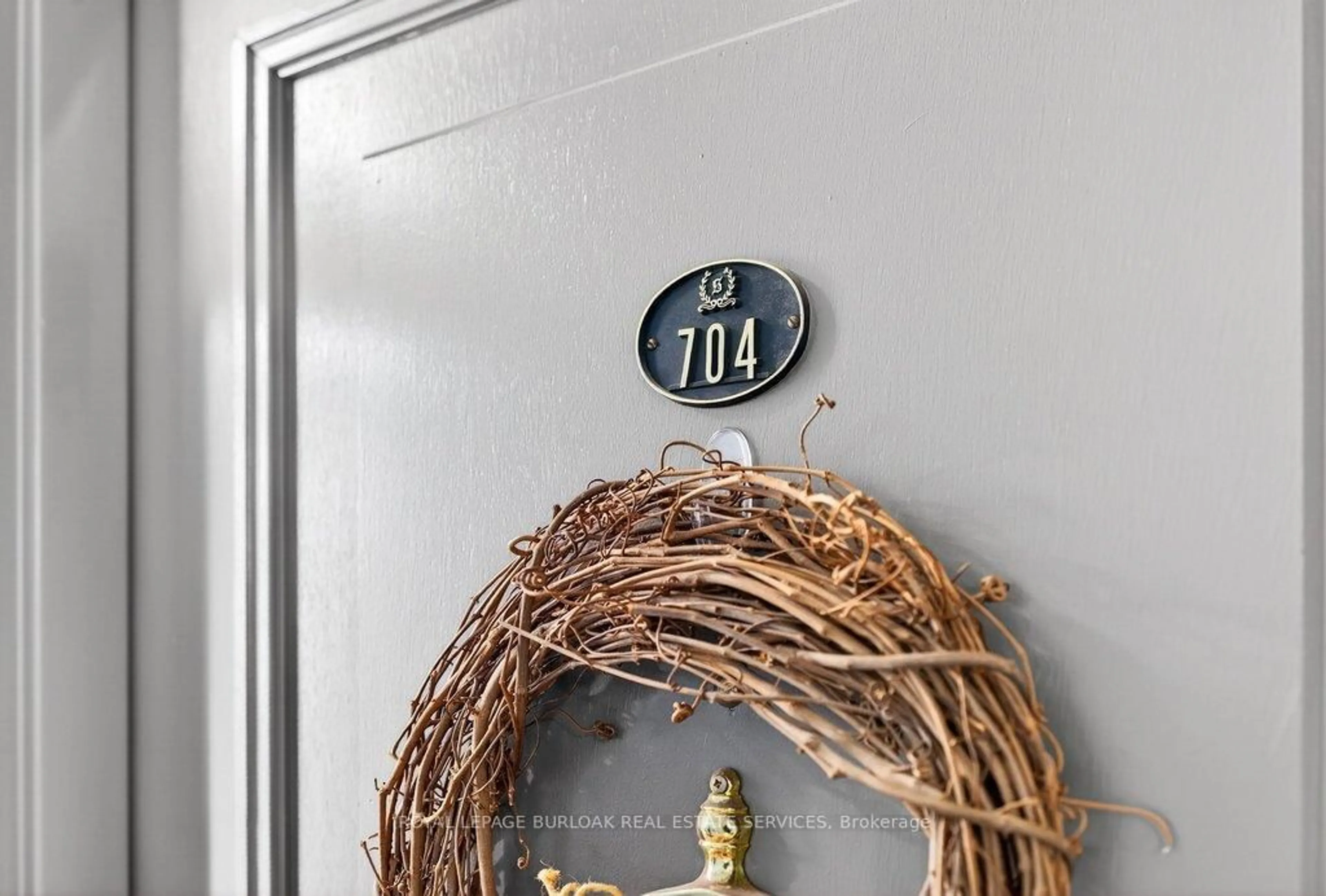 Indoor entryway for 1425 Ghent Ave #704, Burlington Ontario L7X 1S5