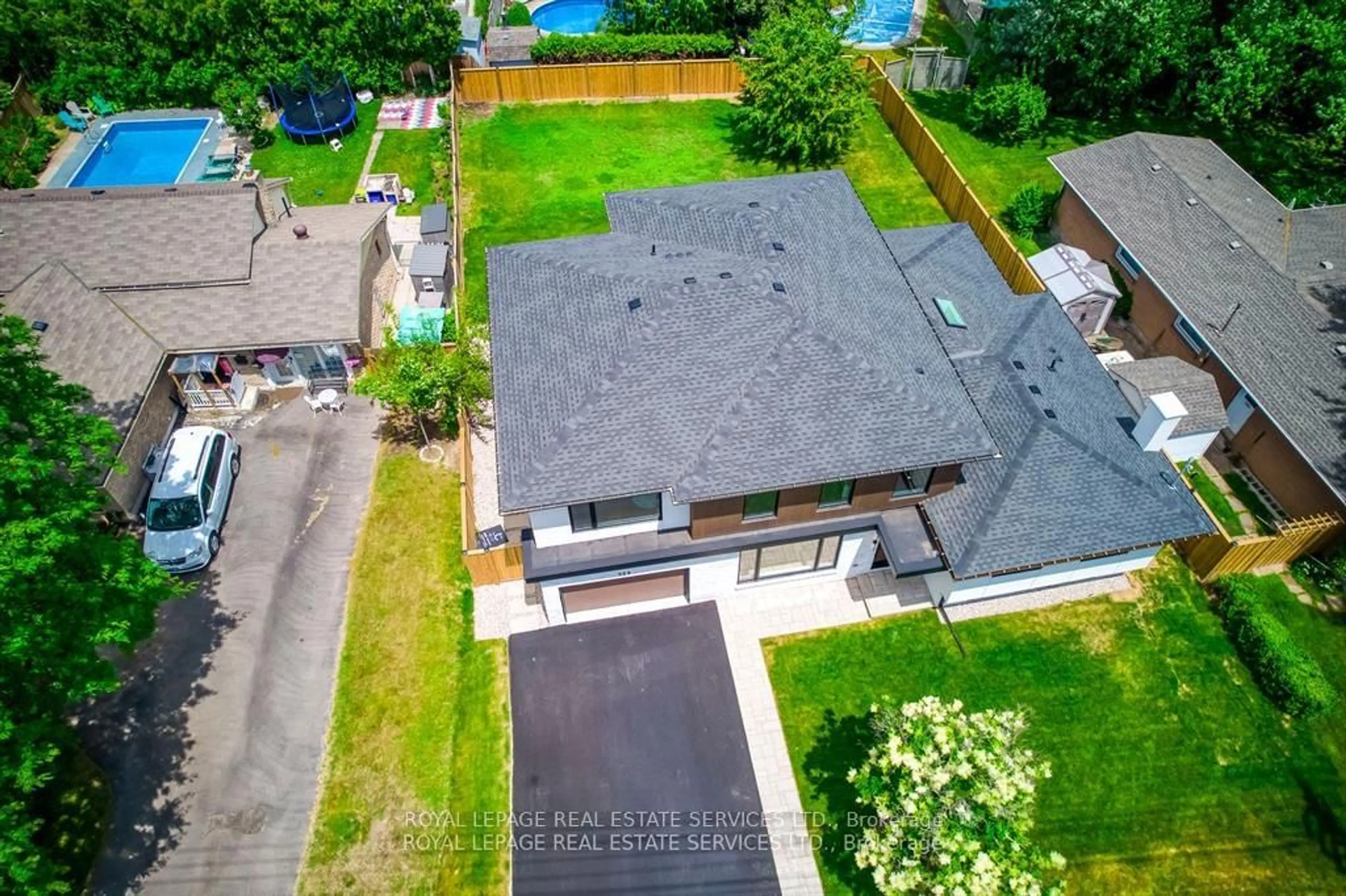 A pic from outside/outdoor area/front of a property/back of a property/a pic from drone, street for 559 Walkers Line, Burlington Ontario L7N 2E4