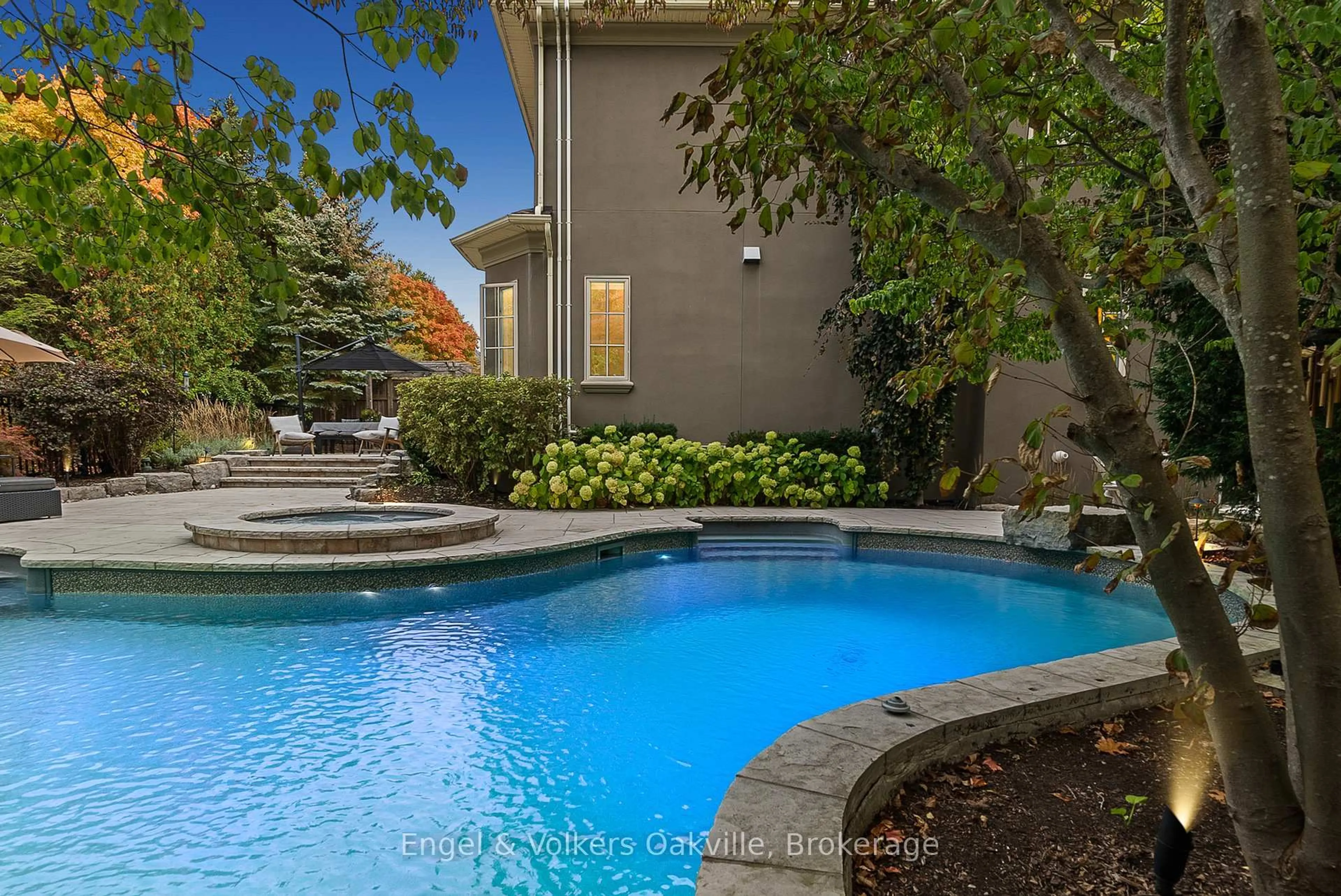 Pool for 493 Berkley Crt, Oakville Ontario L6H 6Y9