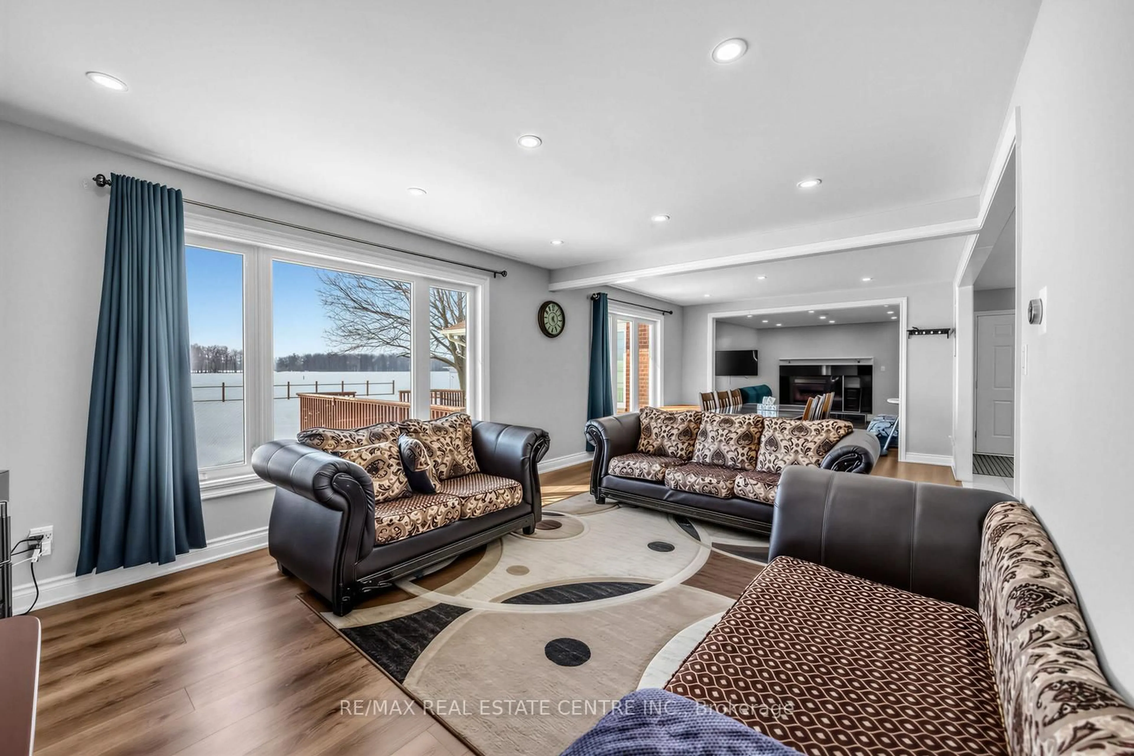 Living room with furniture, unknown for 12378 Mississauga Rd, Caledon Ontario L7C 1W1