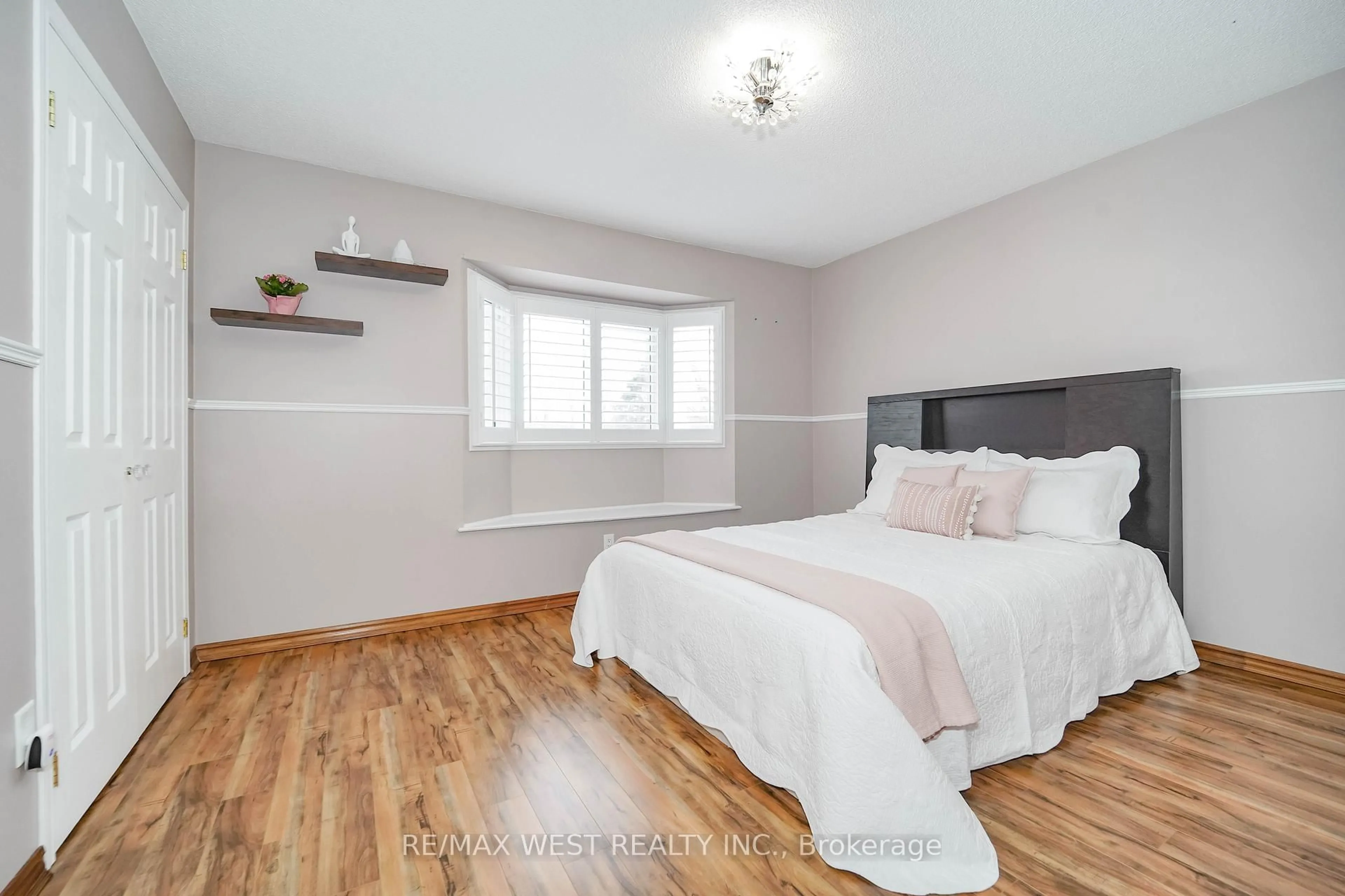 Bedroom with bed, wood/laminate floor for 5581 Wheatland Crt, Mississauga Ontario L5V 2E4