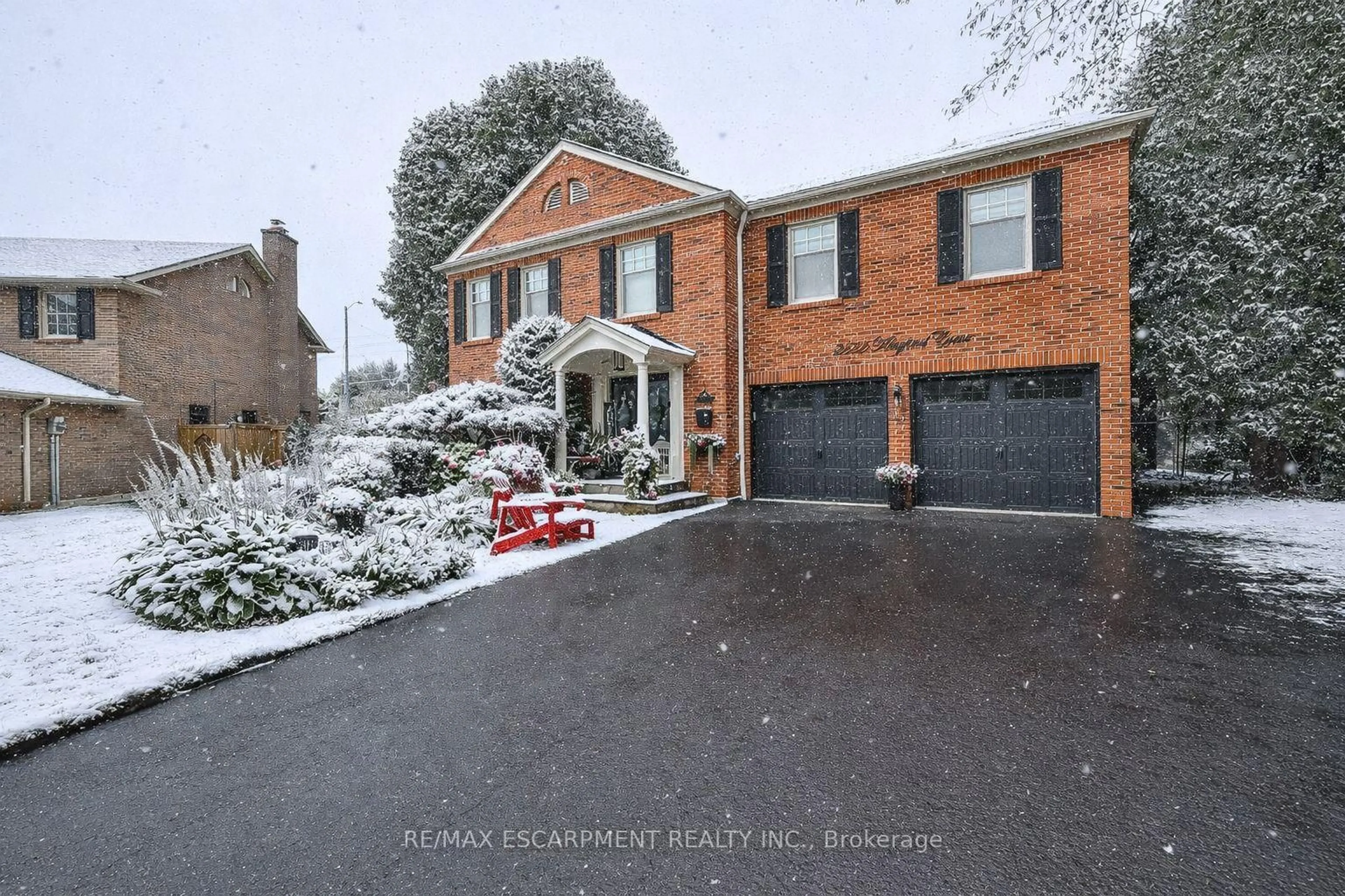 Home with brick exterior material, street for 3555 Kingbird Crt, Mississauga Ontario L5L 2P9