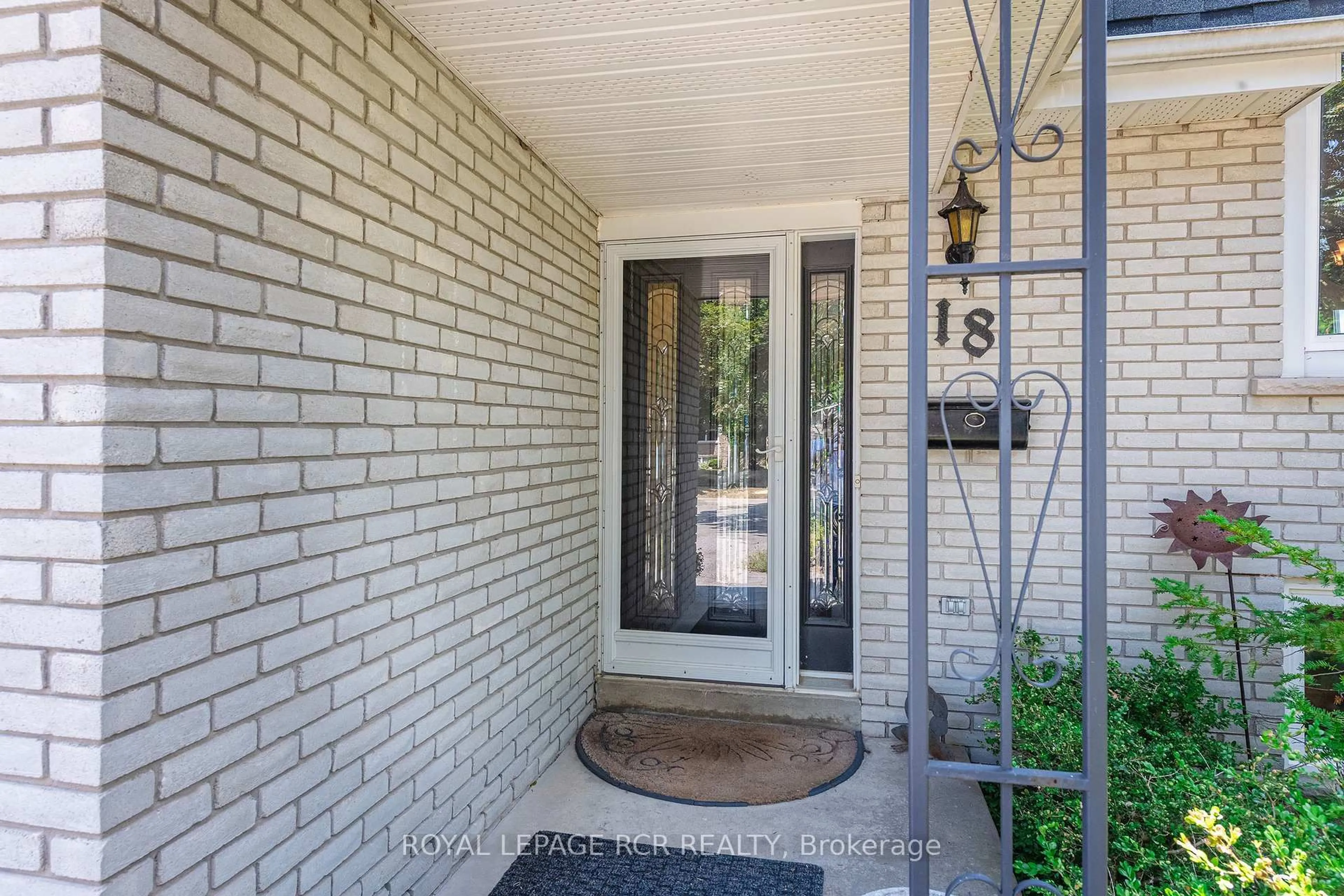 Indoor entryway for 18 Westmorland Ave, Orangeville Ontario L9W 3B6