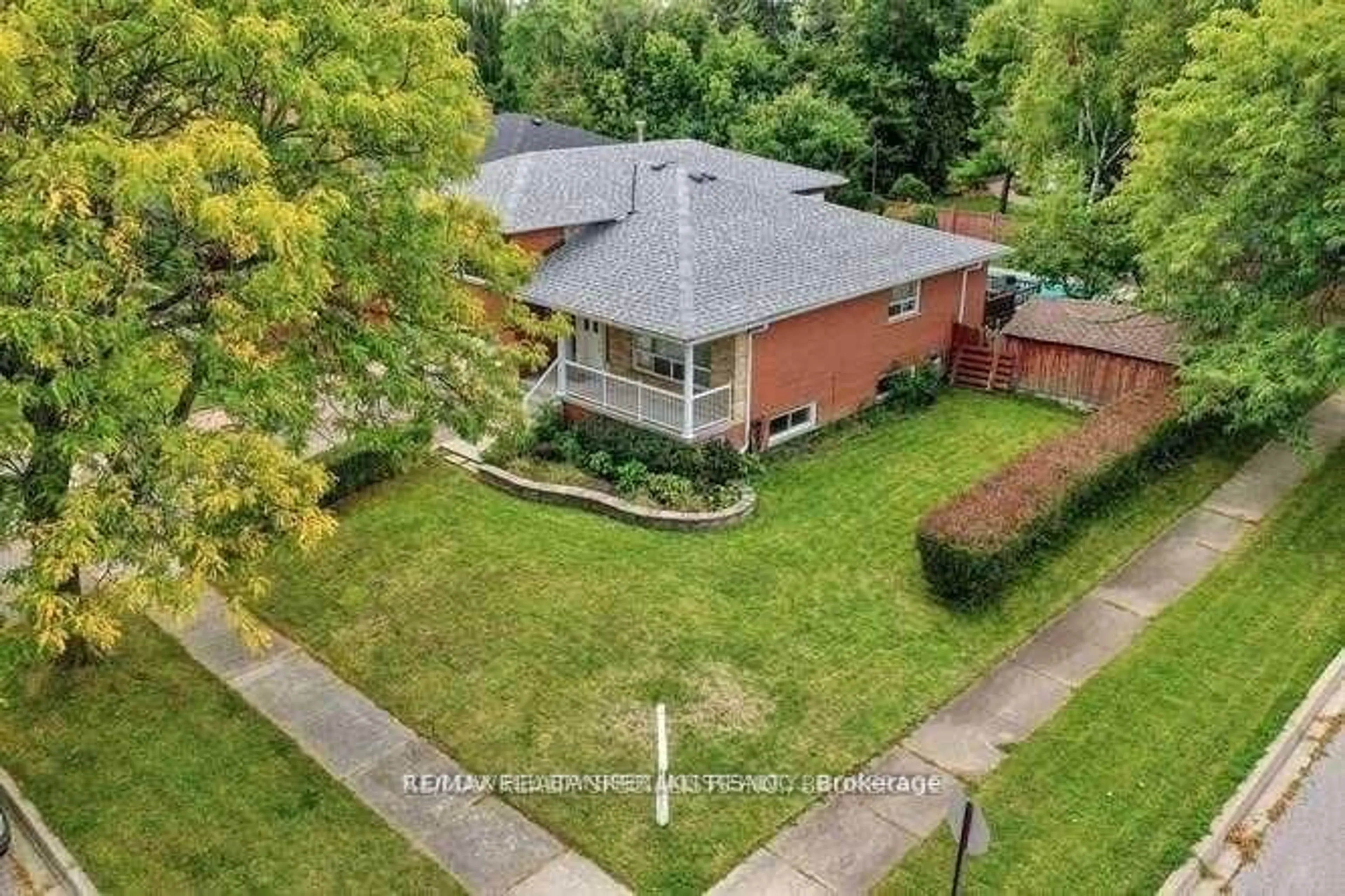 A pic from outside/outdoor area/front of a property/back of a property/a pic from drone, street for 2220 Springfield Crt, Mississauga Ontario L5K 1V2
