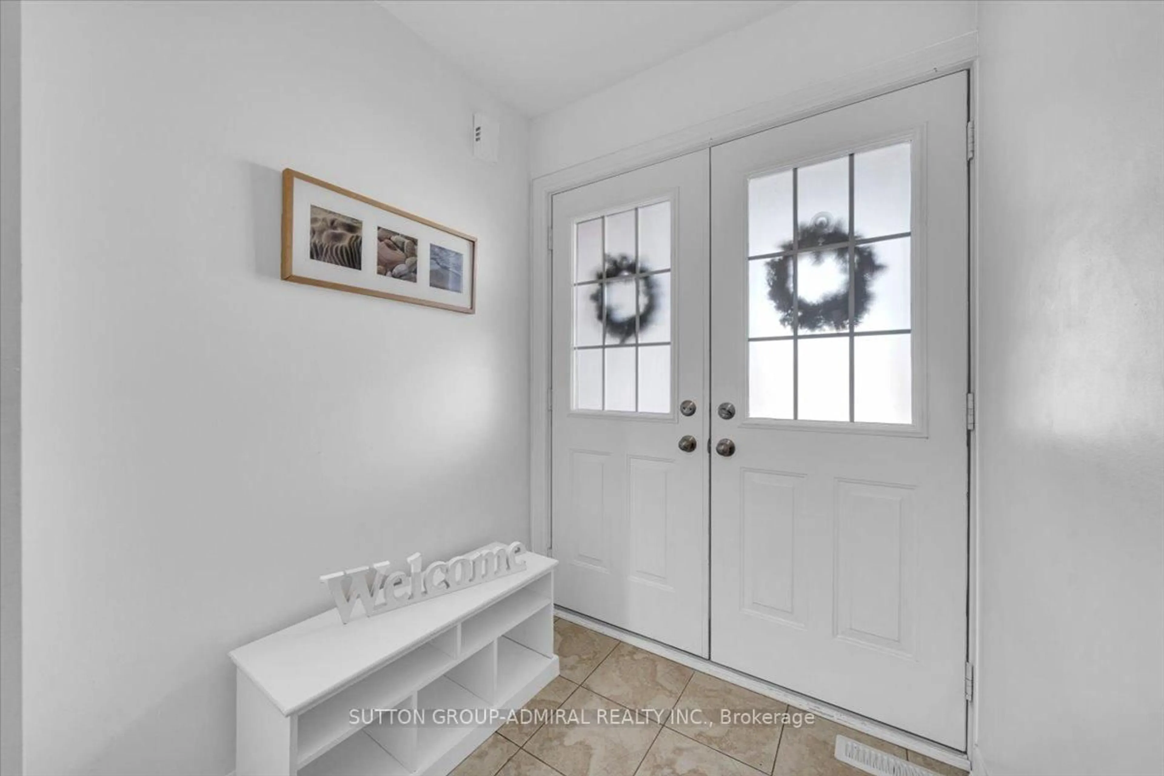 Indoor entryway for 2600 GLENGARRY Rd #1, Mississauga Ontario L5C 0A2