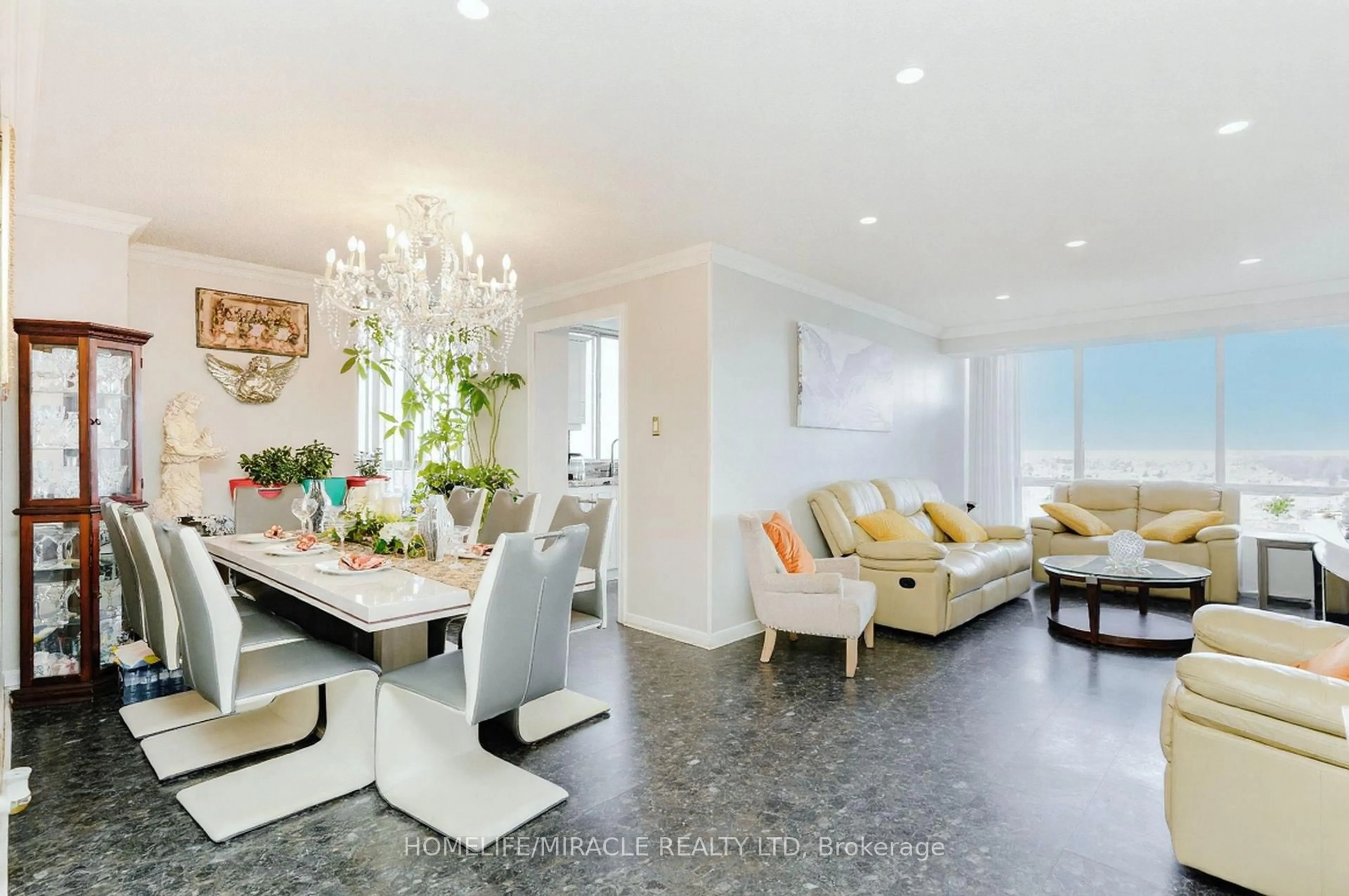 Dining room, ceramic/tile floor for 26 Hanover Rd #1705, Brampton Ontario L6S 4T2
