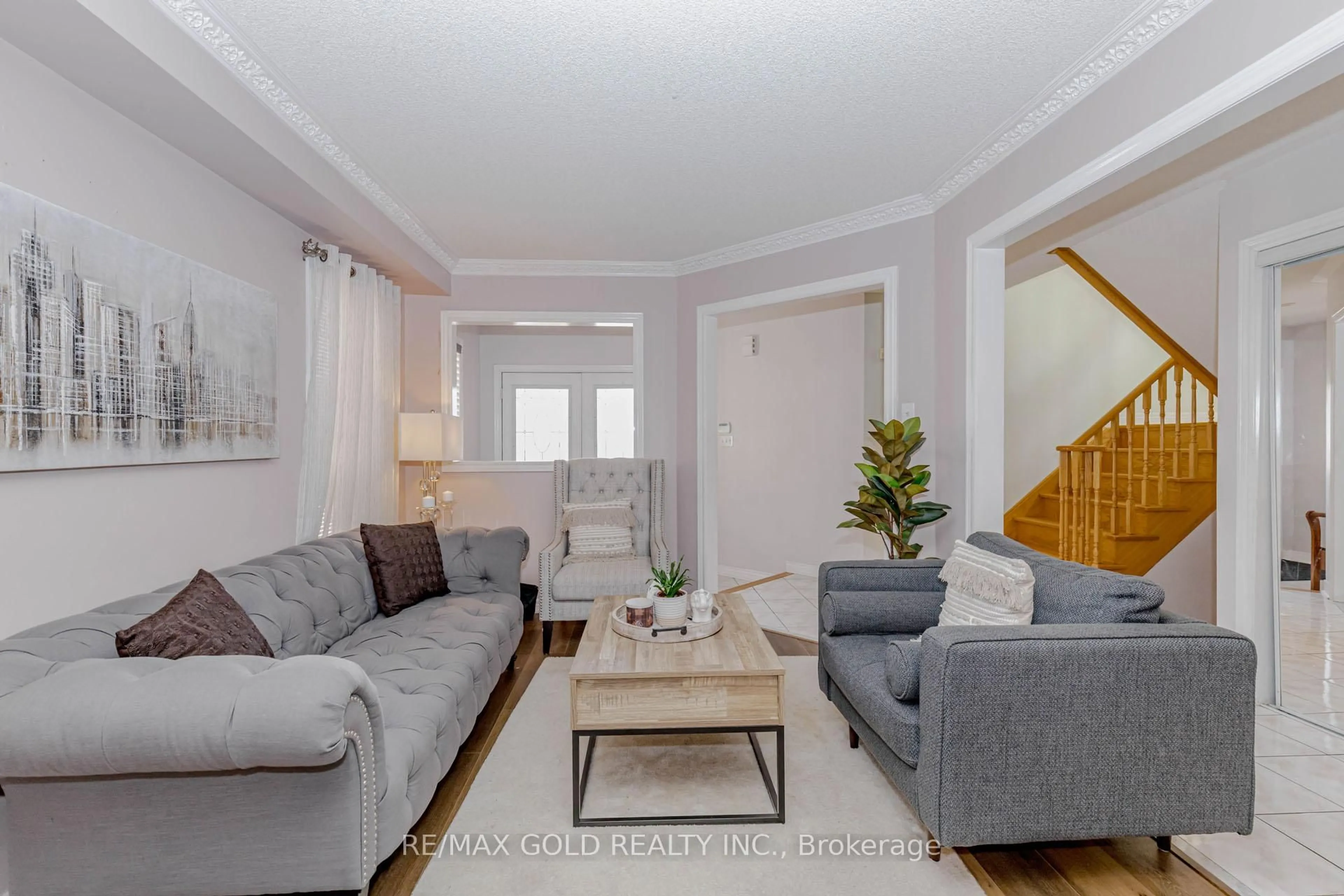 Living room with furniture, unknown for 6483 Seaver Rd, Mississauga Ontario L5V 2H9