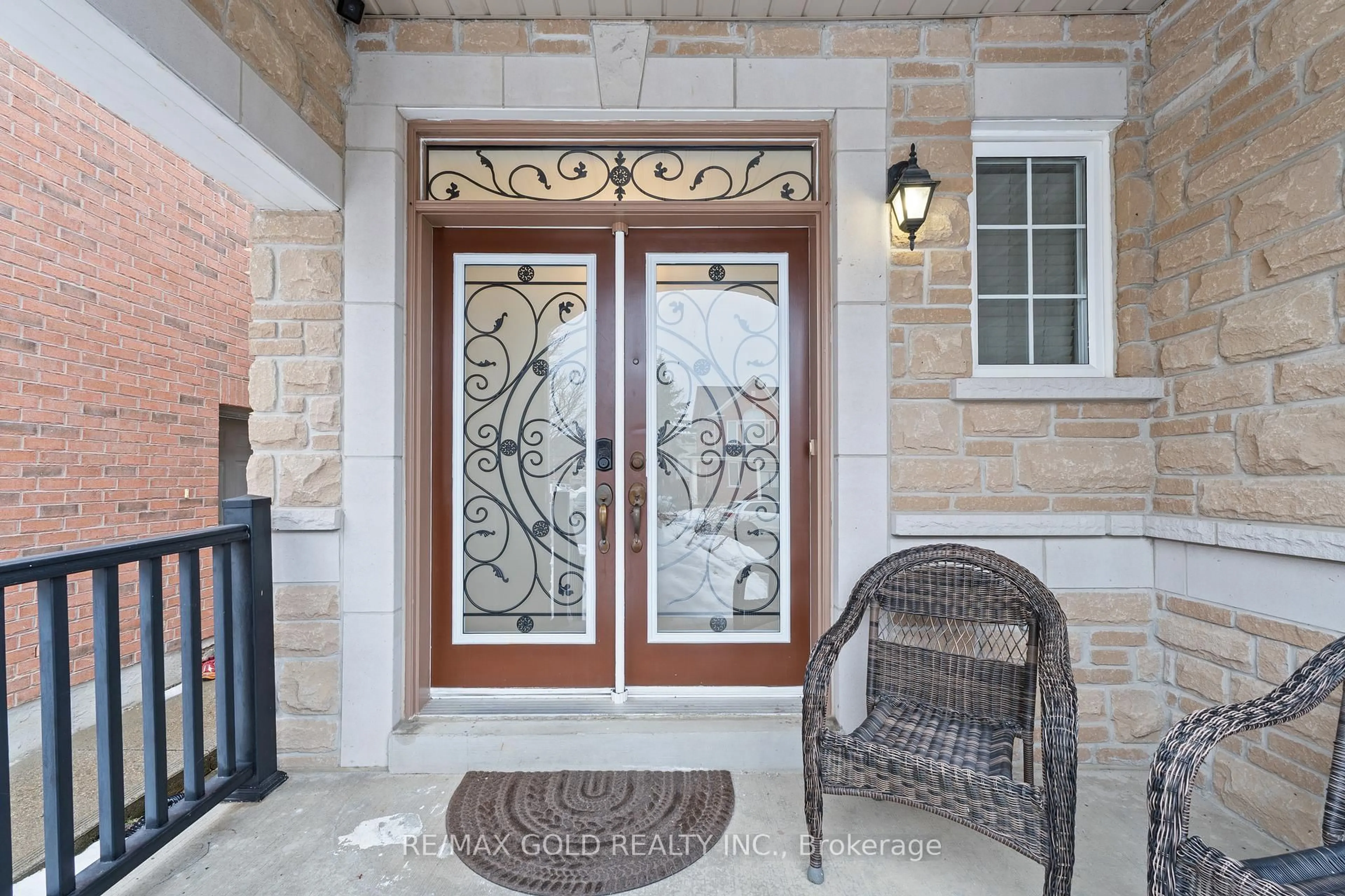 Indoor entryway for 36 Ocean Ridge Dr, Brampton Ontario L6R 3K5