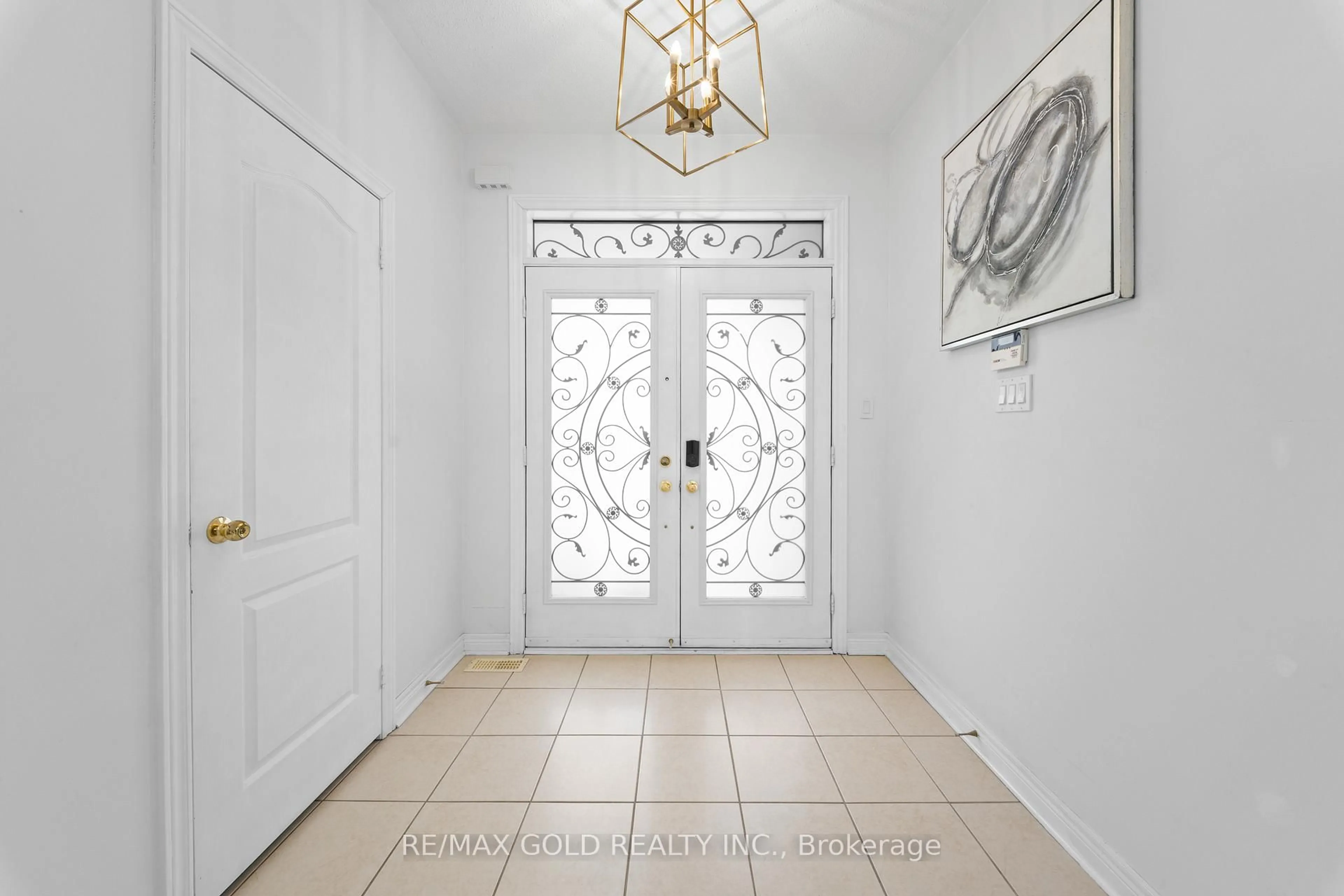Indoor entryway for 36 Ocean Ridge Dr, Brampton Ontario L6R 3K5