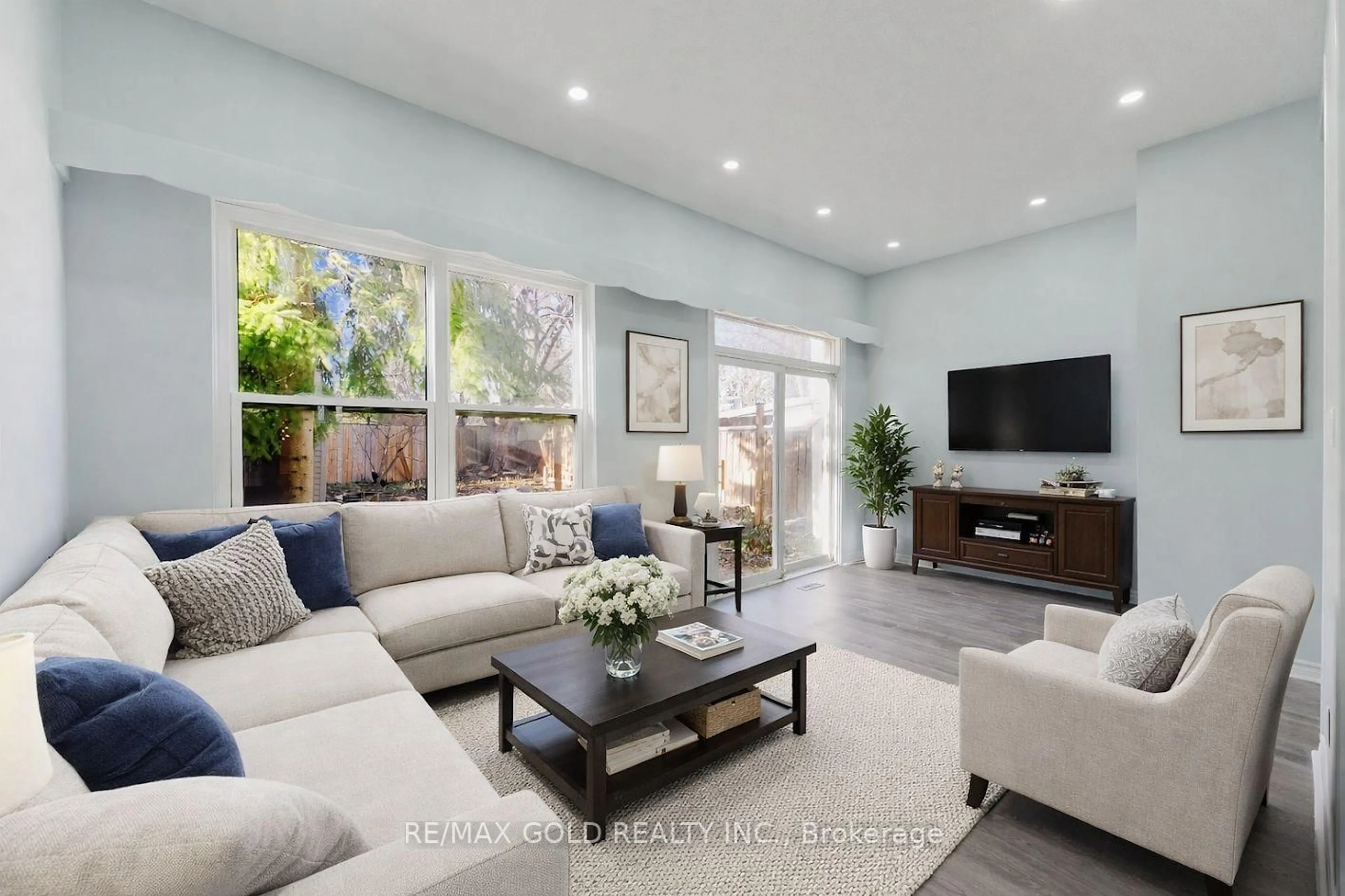 Living room with furniture, unknown for 16 Crawford Dr, Brampton Ontario L6V 2C7