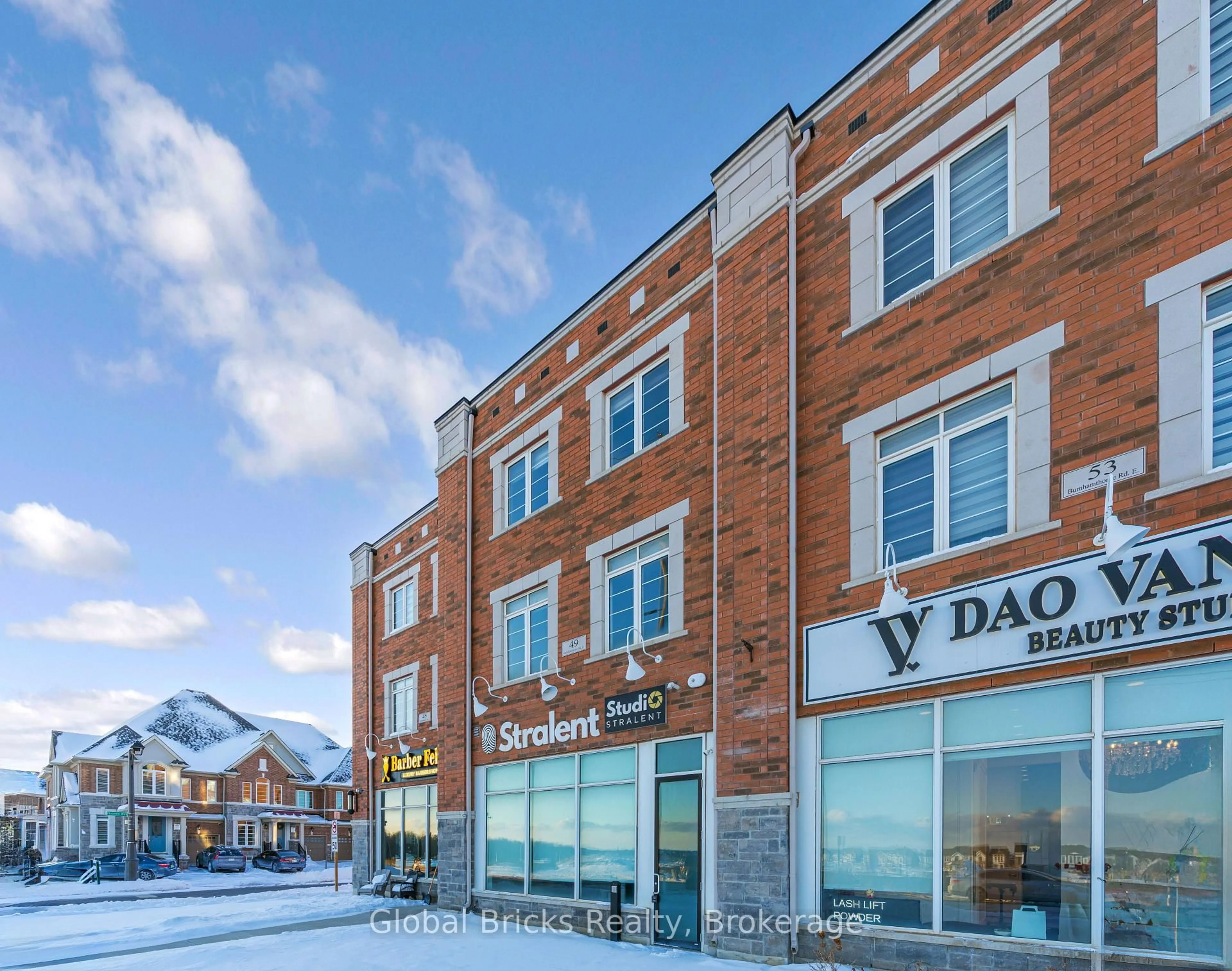 Patio, building for 49 Burnhamthorpe Rd, Oakville Ontario L6H 7C8