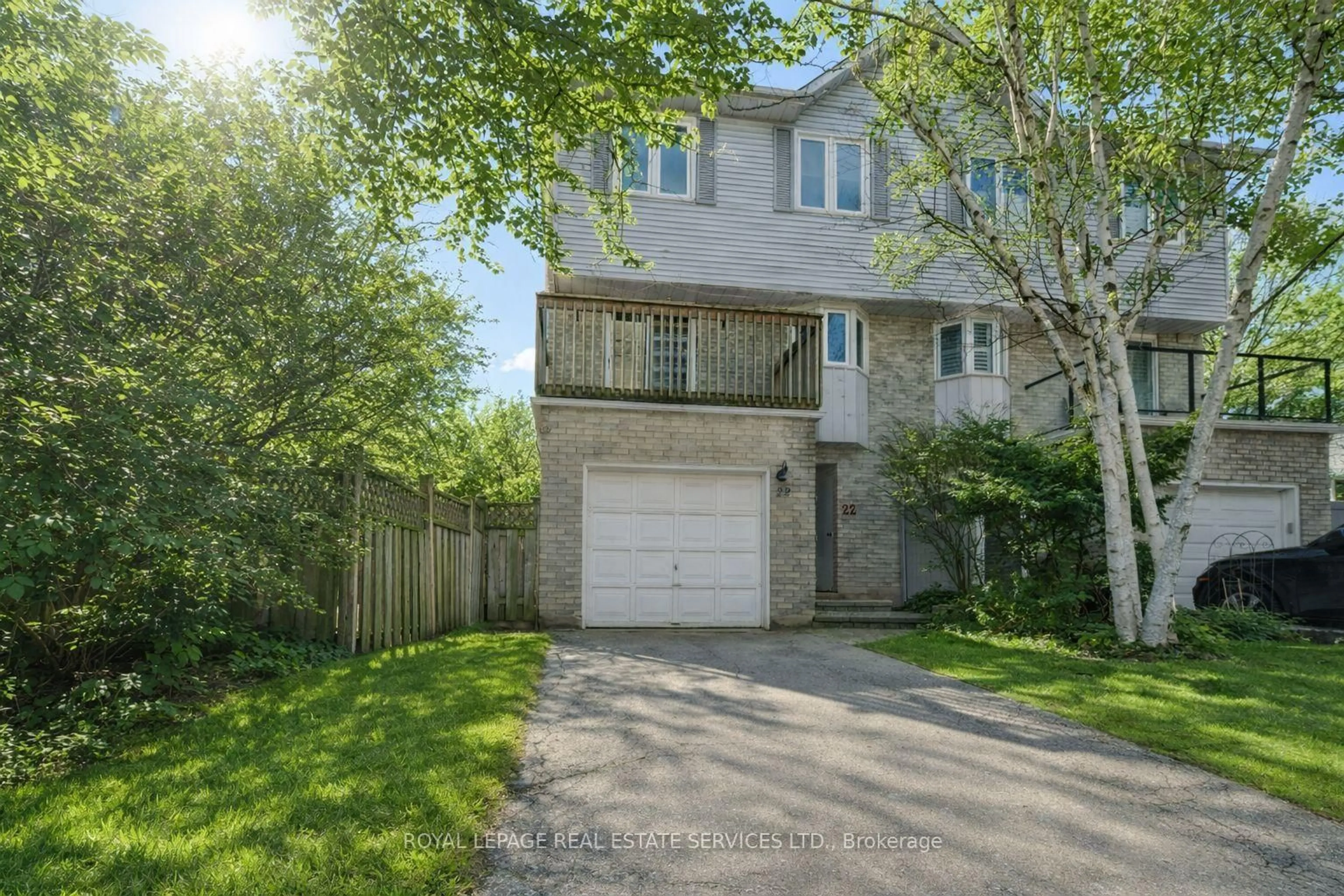 A pic from outside/outdoor area/front of a property/back of a property/a pic from drone, street for 2299 Marine Dr #22, Oakville Ontario L6L 1C2