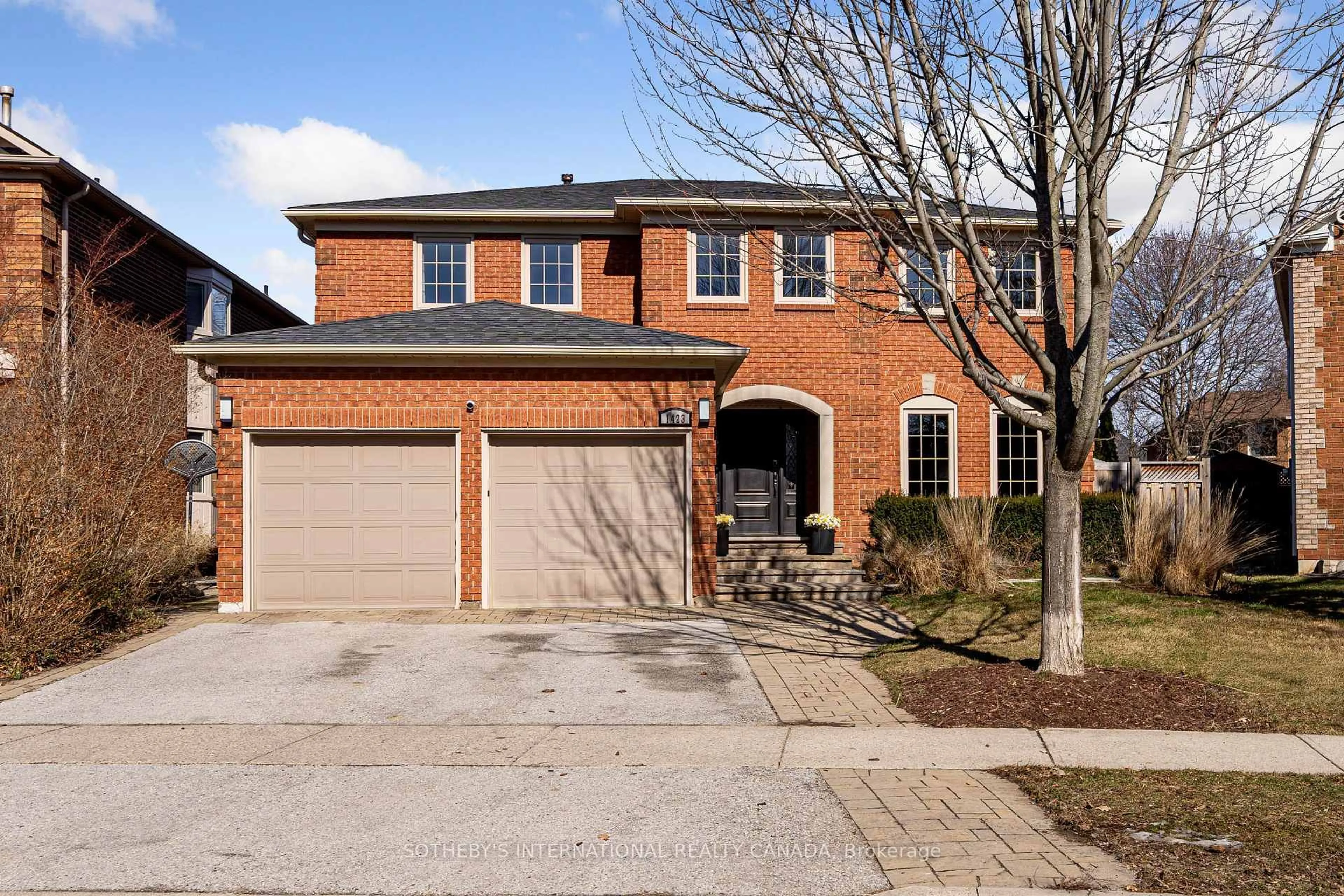 Home with brick exterior material, street for 1423 Cobbler Lane, Oakville Ontario L6M 3C1