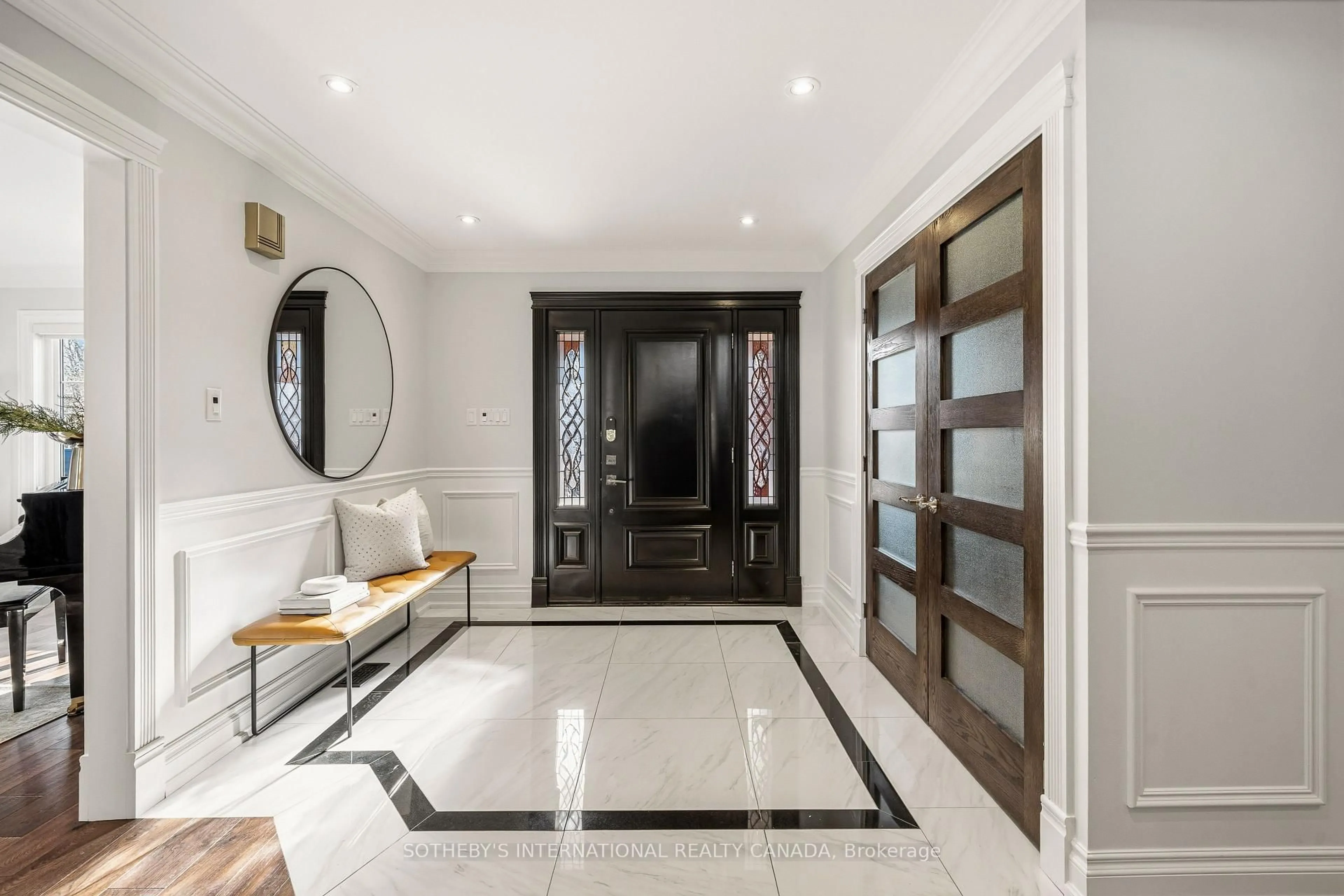 Indoor entryway for 1423 Cobbler Lane, Oakville Ontario L6M 3C1