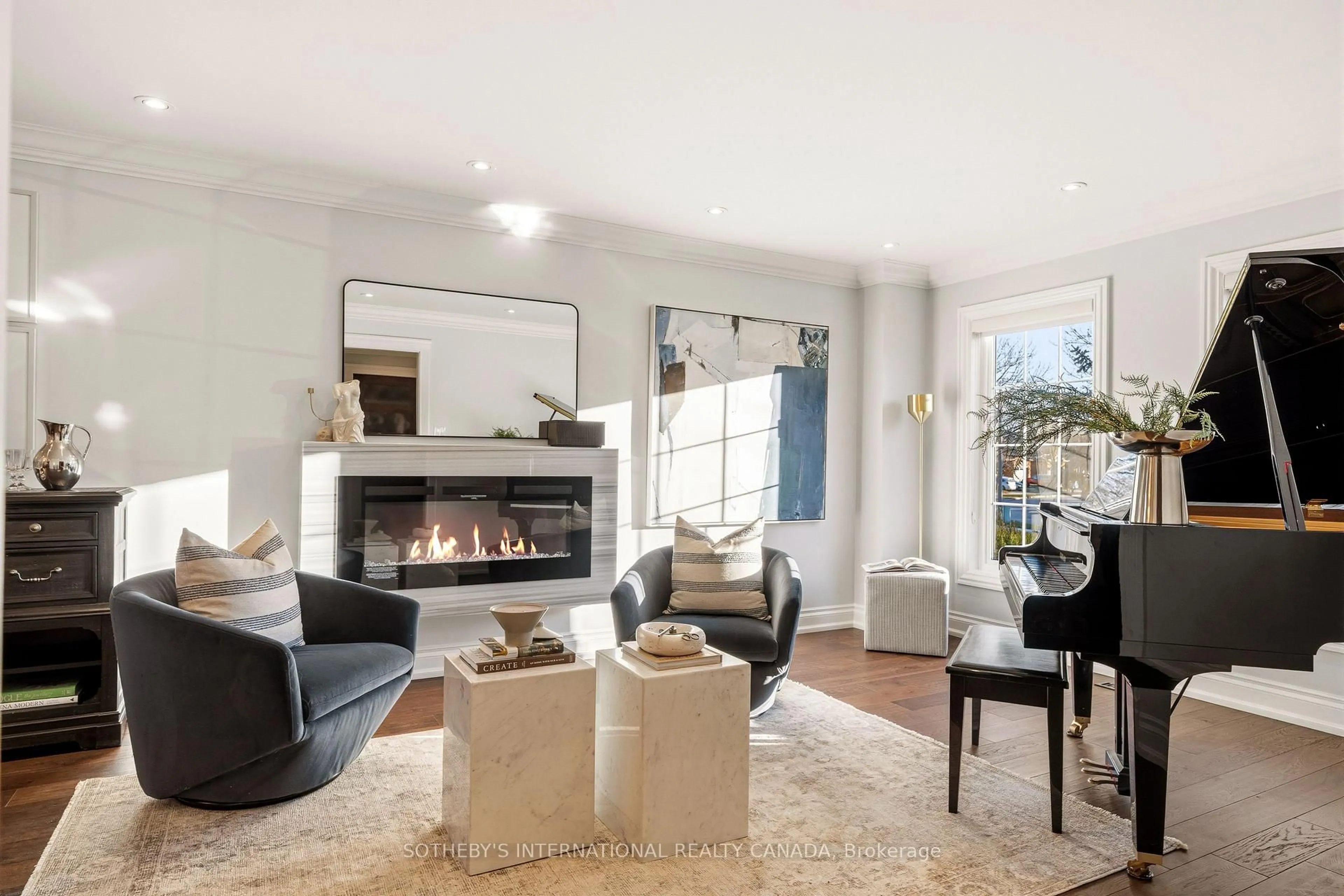 Living room with furniture, unknown for 1423 Cobbler Lane, Oakville Ontario L6M 3C1