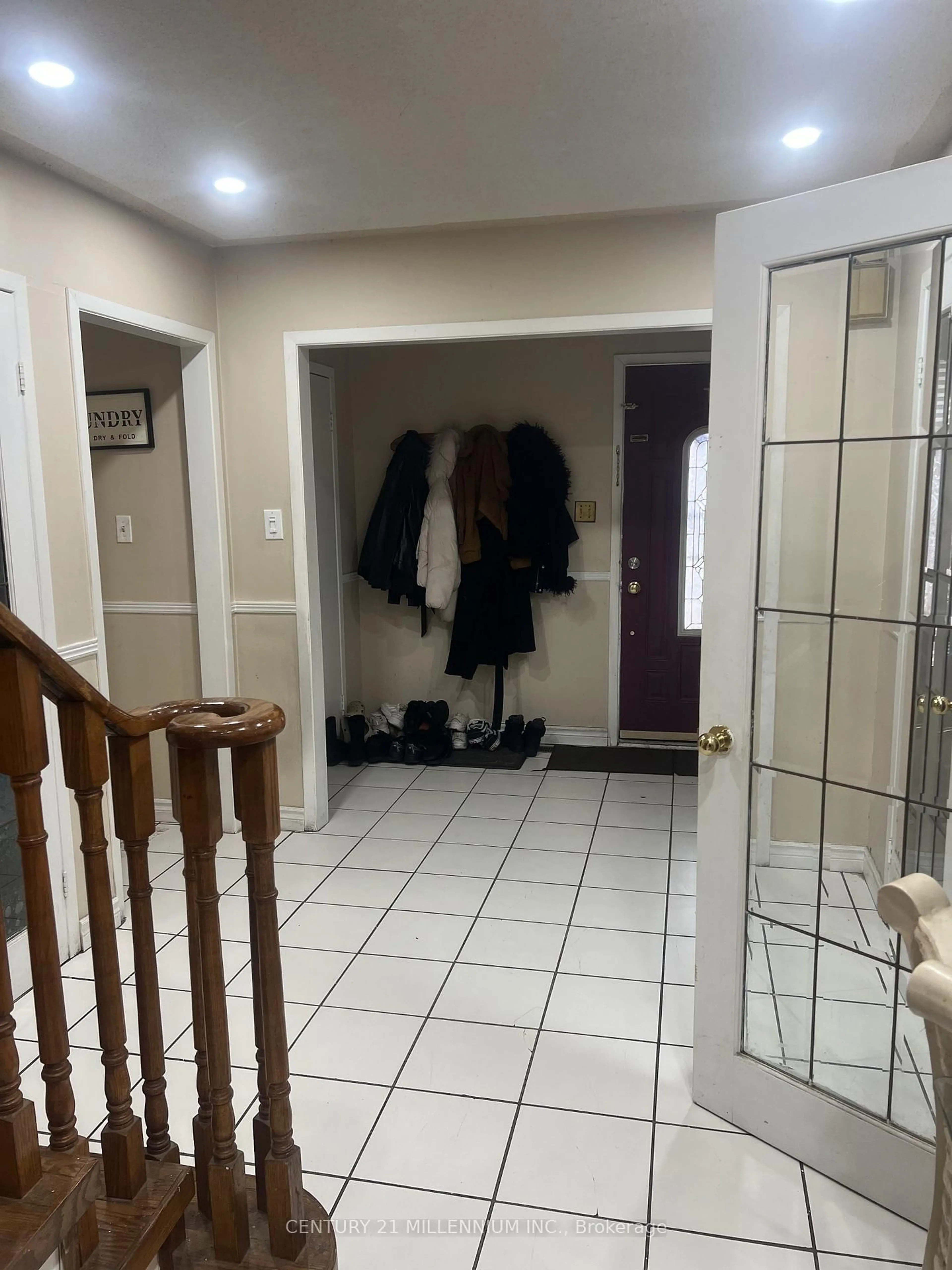 Indoor entryway for 175 Vodden St, Brampton Ontario L6X 2W8