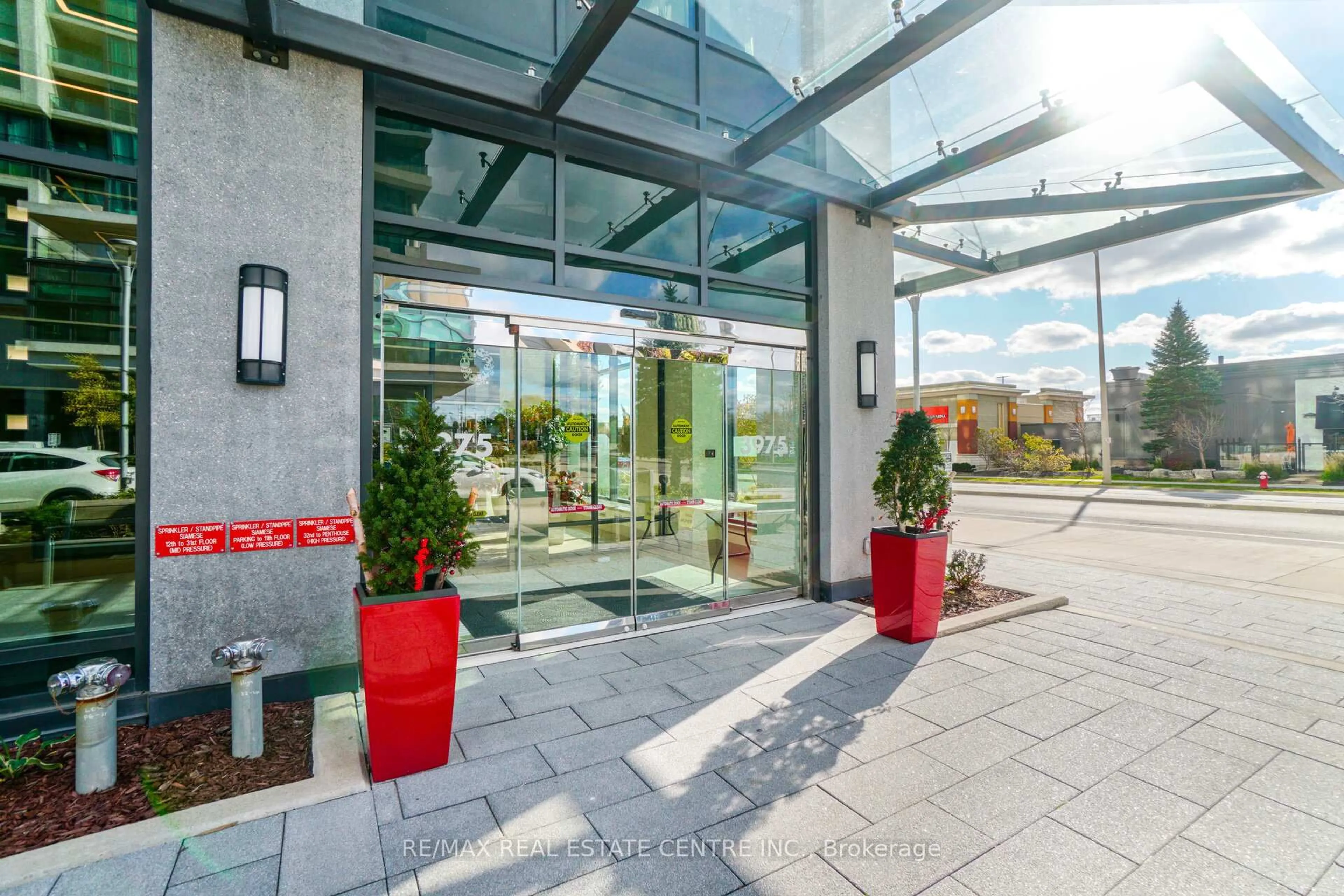 Indoor foyer for 3975 Grand Park Dr #2910, Mississauga Ontario L5B 0K4