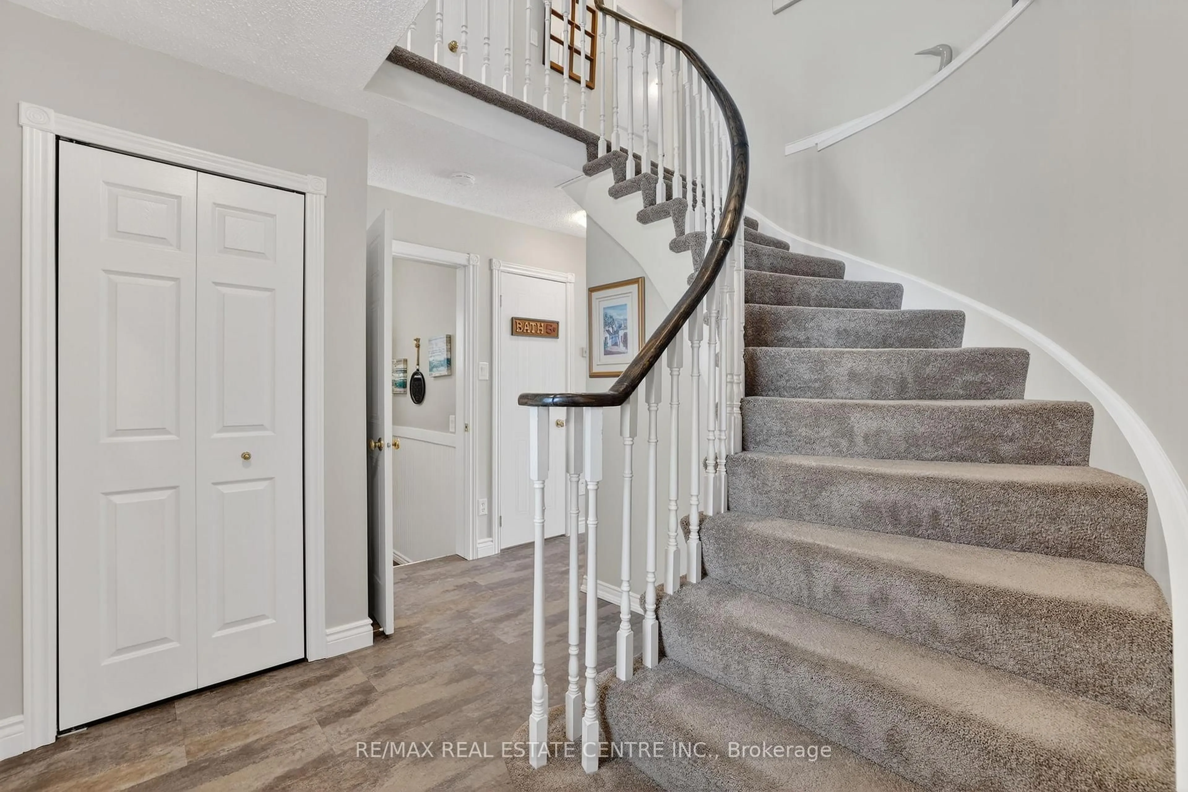 Stairs for 165 Courtney Cres, Orangeville Ontario L9W 4S4