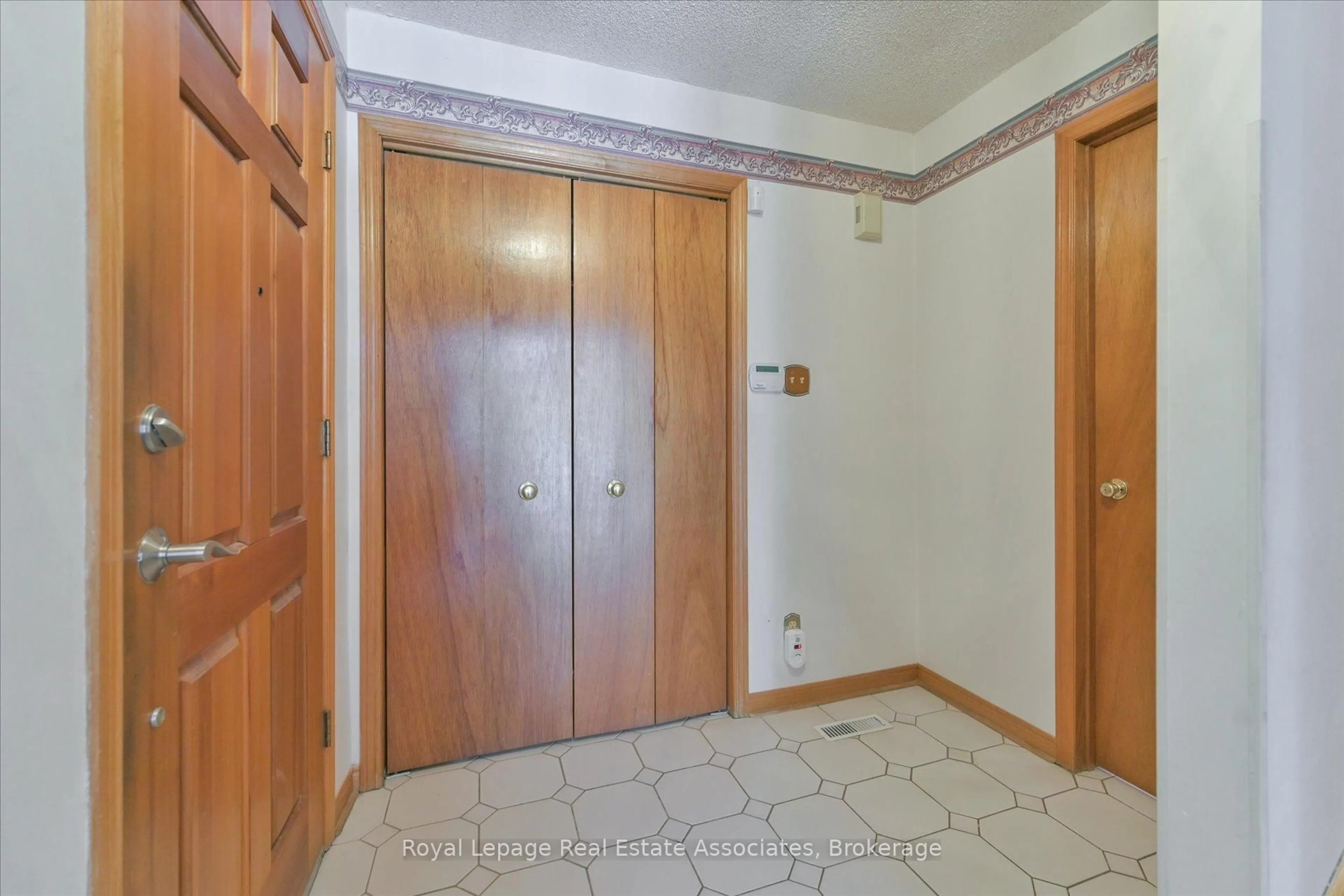 Unknown for 5556 Bourget Dr, Mississauga Ontario L5R 3A3