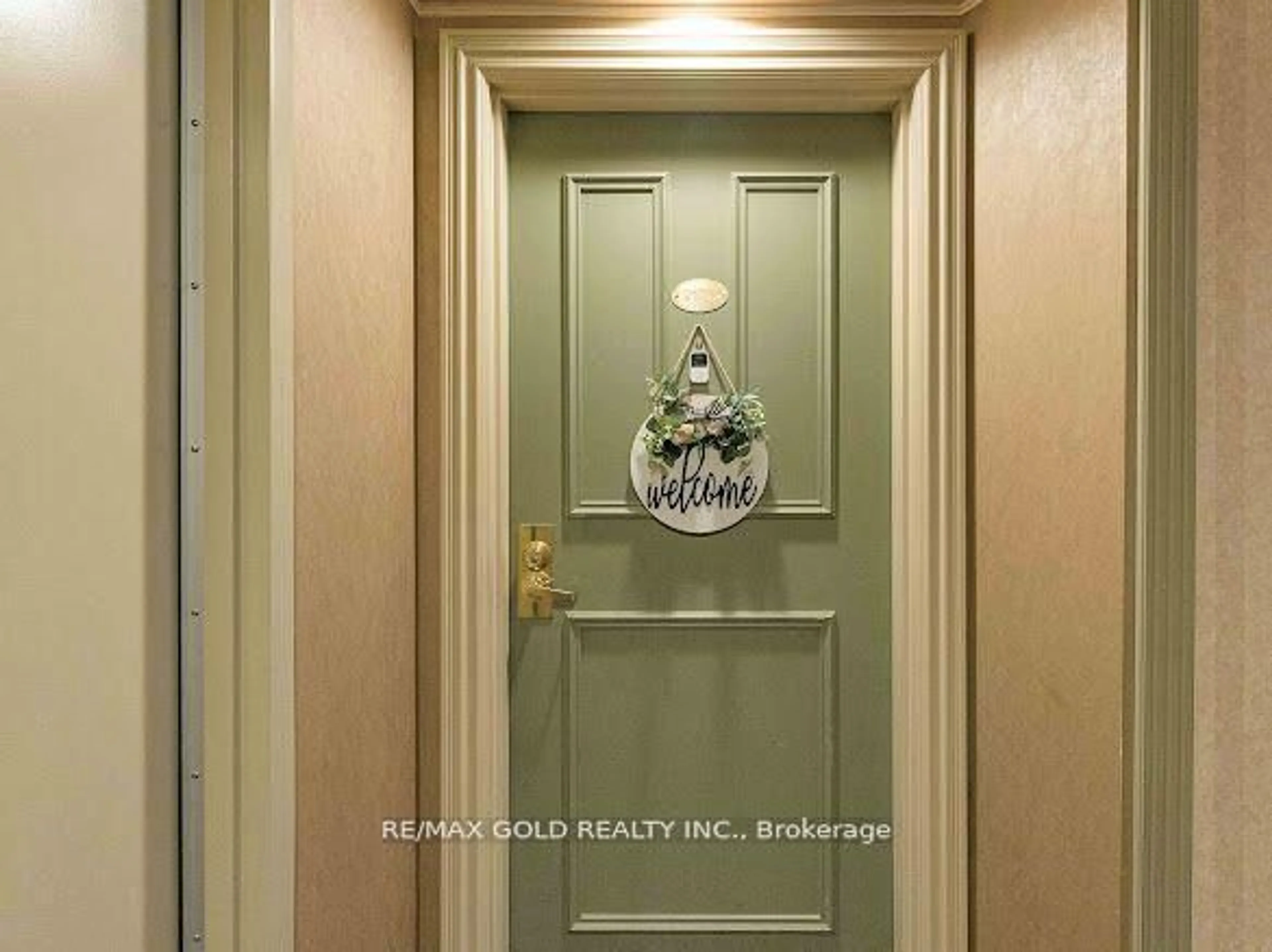 Indoor entryway for 3700 Kaneff Cres #2108, Mississauga Ontario L5A 4B8