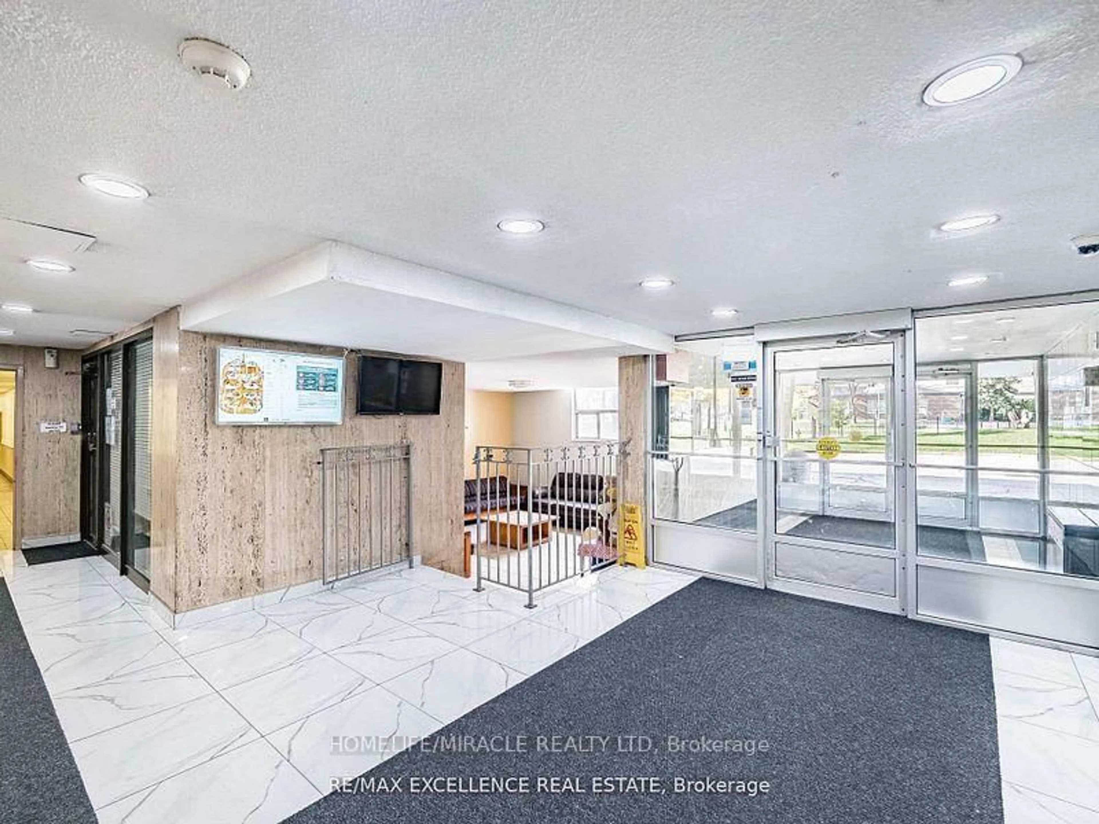 Indoor foyer for 2645 Kipling Ave #1905, Toronto Ontario M9V 3S6