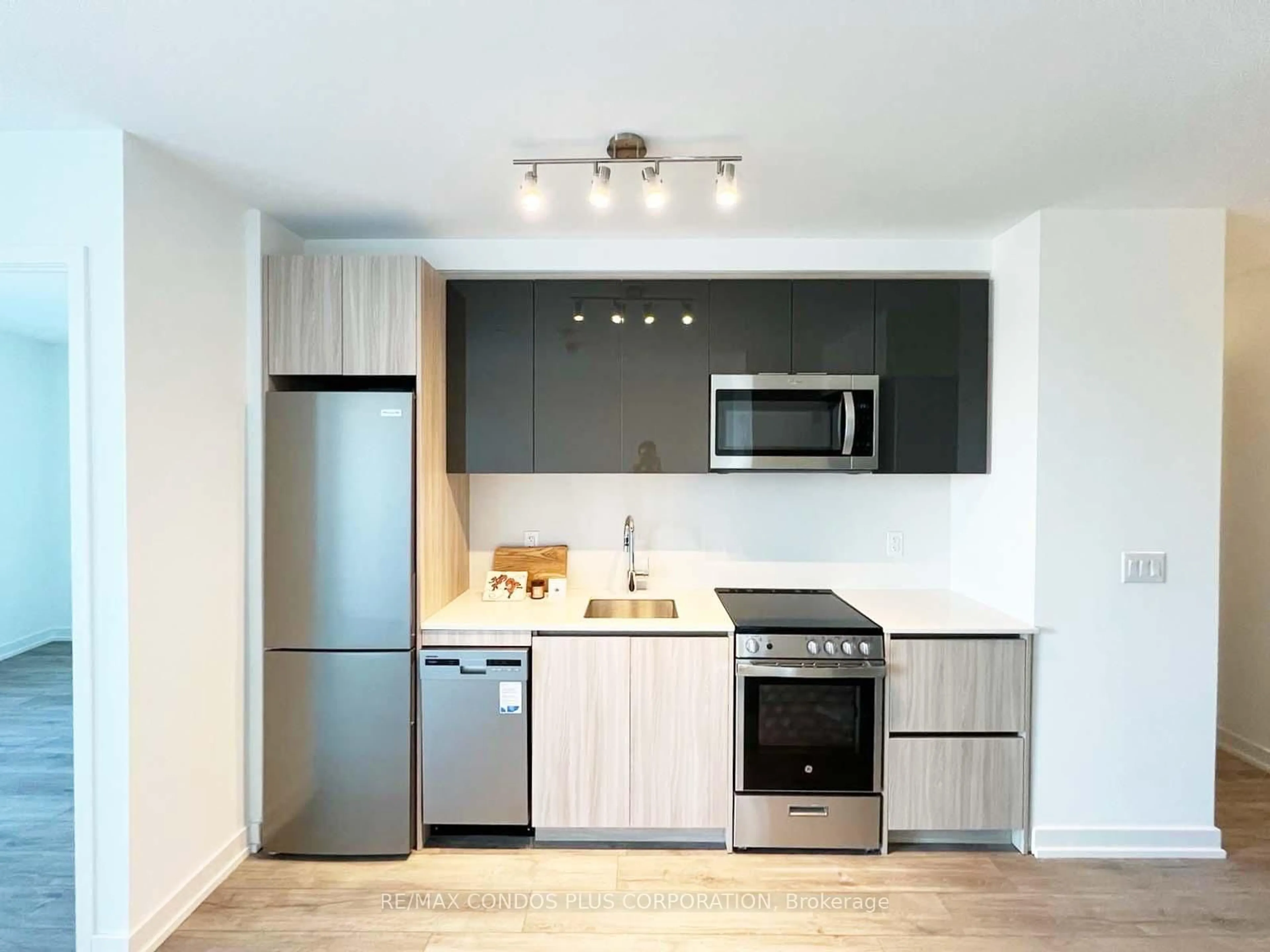 Standard kitchen, unknown for 3100 Keele St #619, Toronto Ontario M3M 0E1